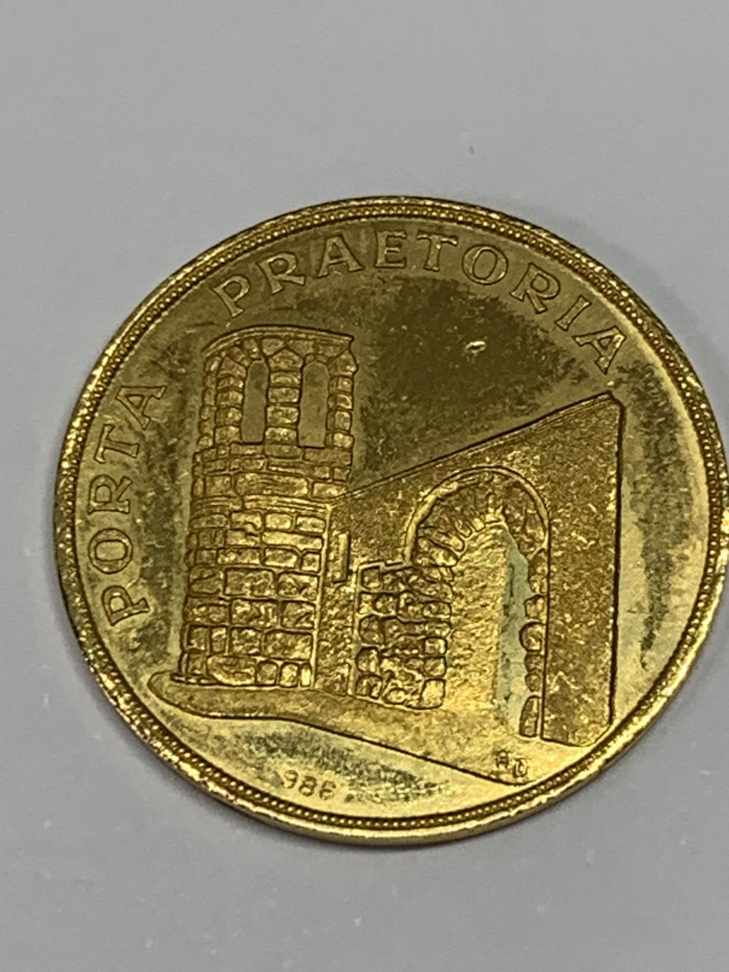 A 1961 RAGENSBURG PORTA PRAETORIA 23.75 CARAT (STAMPED 986) GOLD COIN GROSS WEIGHT 3.46 GRAMS - Image 2 of 2