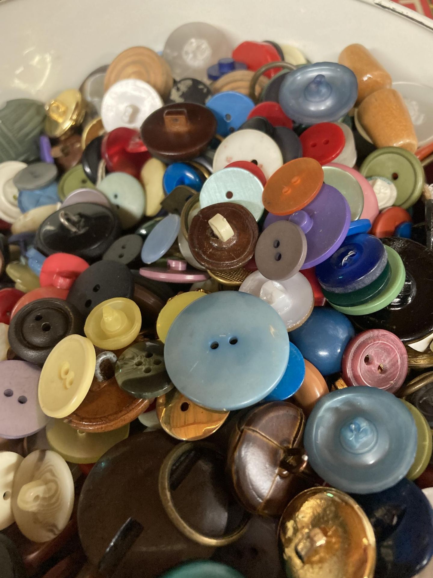 A TIN OF ASSORTED BUTTONS - Image 2 of 3