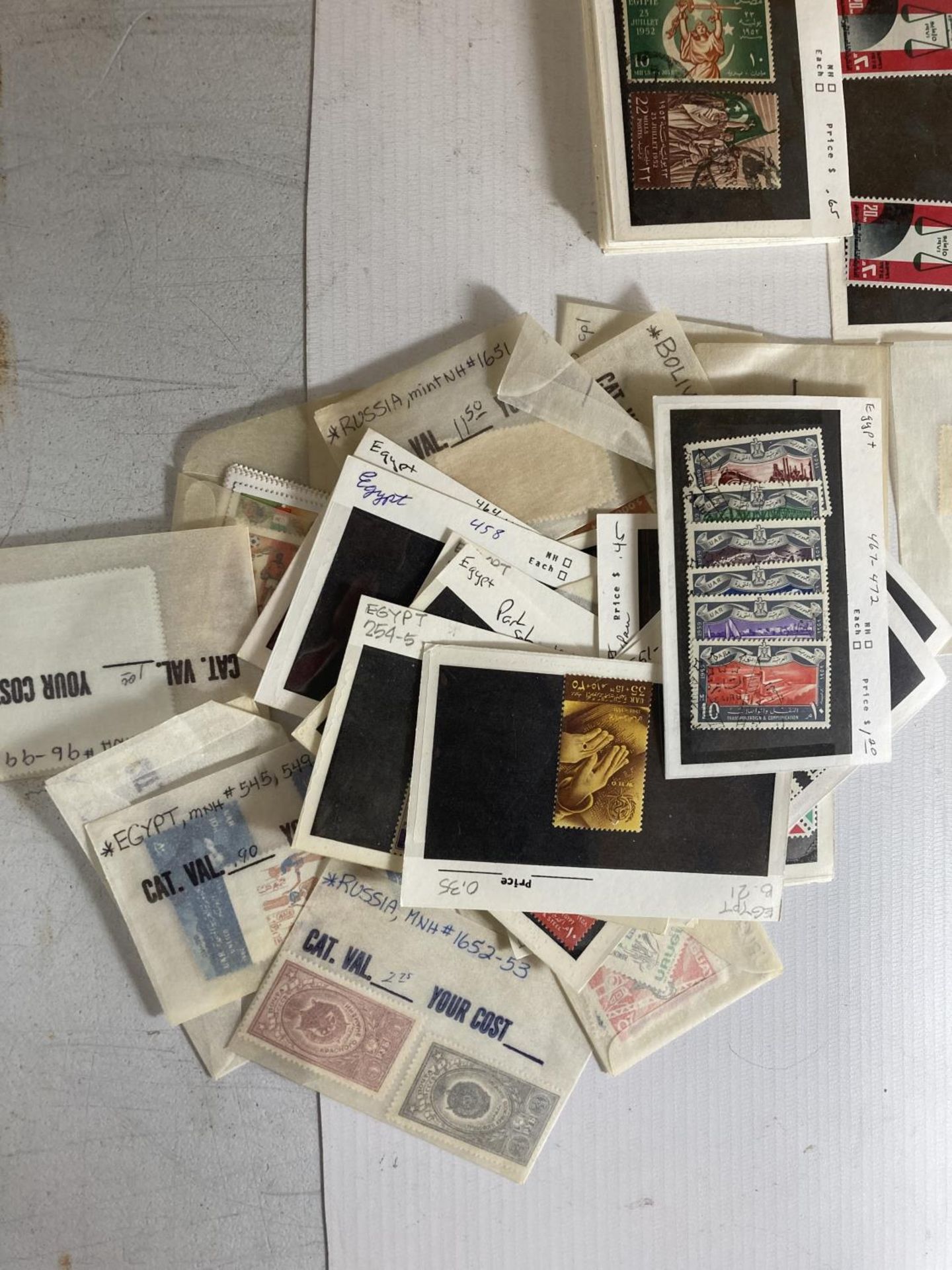 A MIXED LOT OF STAMPS TO INCLUDE EGYPT, POLAND INDONESIA, AFGHANISTAN, RUSSIA, MAURITANIA ETC MANY - Image 5 of 7