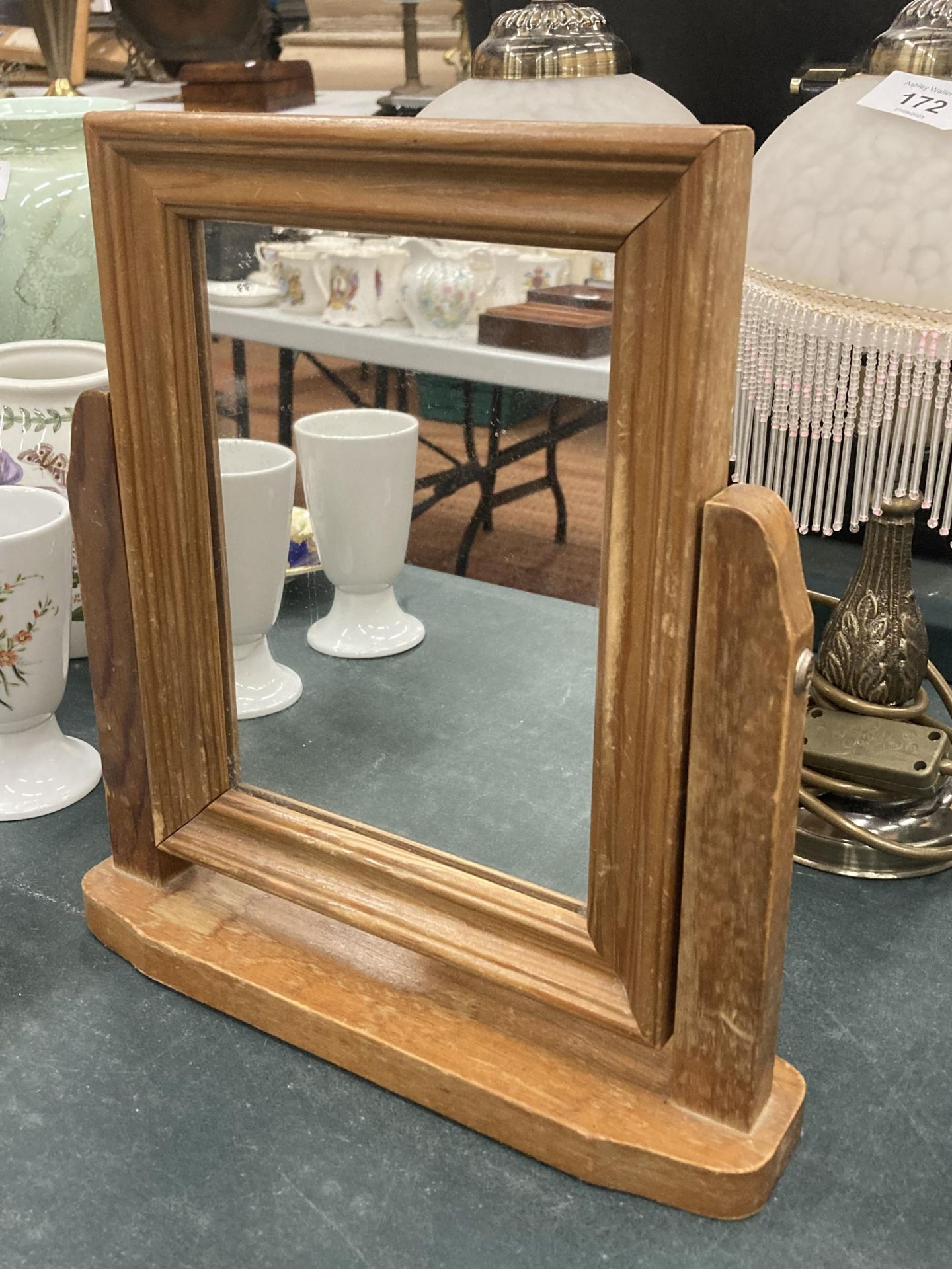 A VINTAGE PINE DRESSING TABLE MIRROR - Image 2 of 2