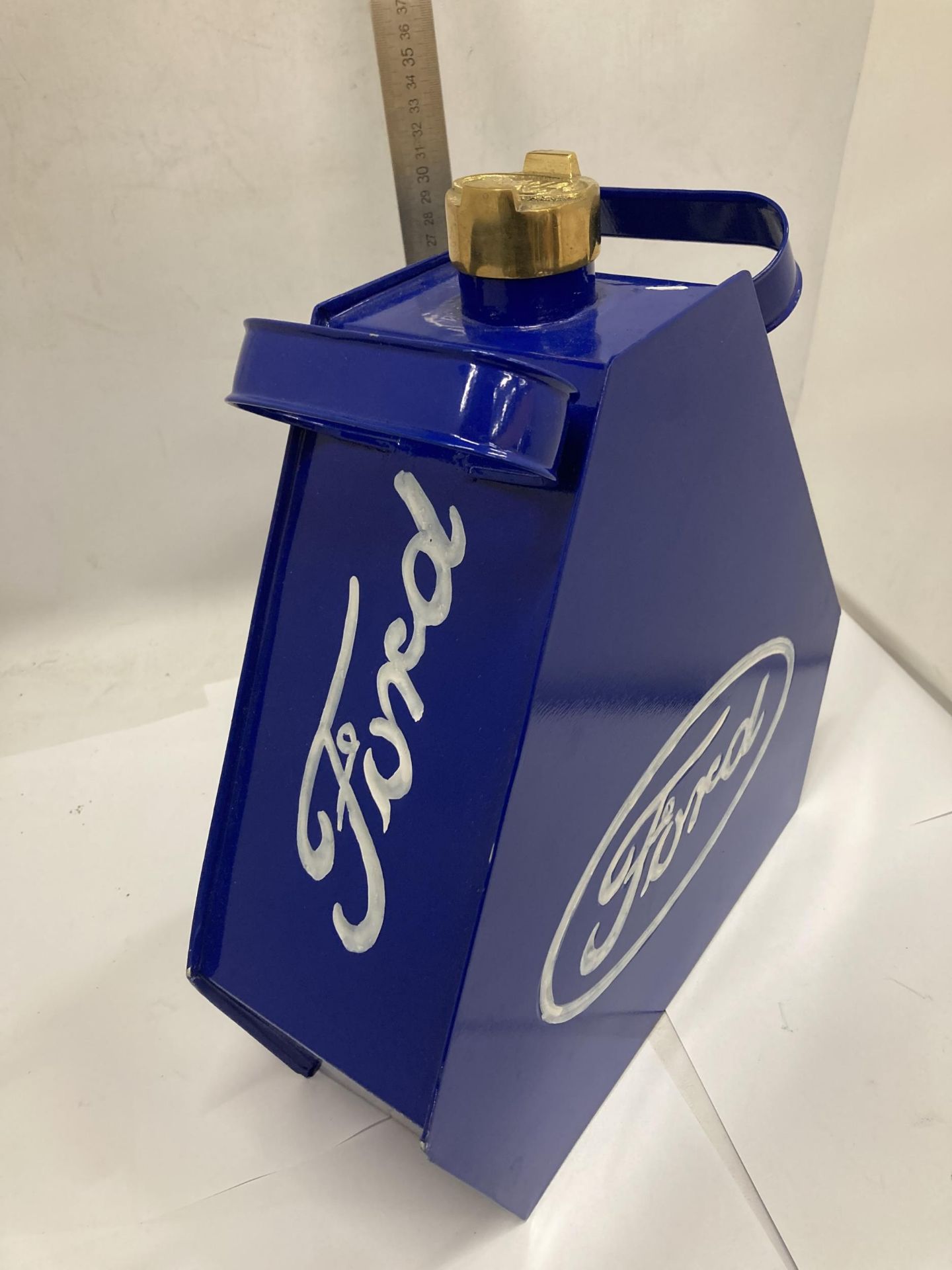 A BLUE FORD PETROL CAN - Bild 2 aus 3