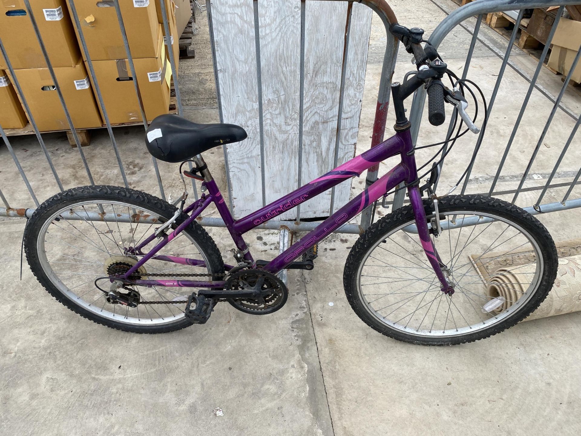 AN APOLLO OUTRIDER LADIES BIKE WITH 18 SPEED SHIMANO GEAR SYSTEM