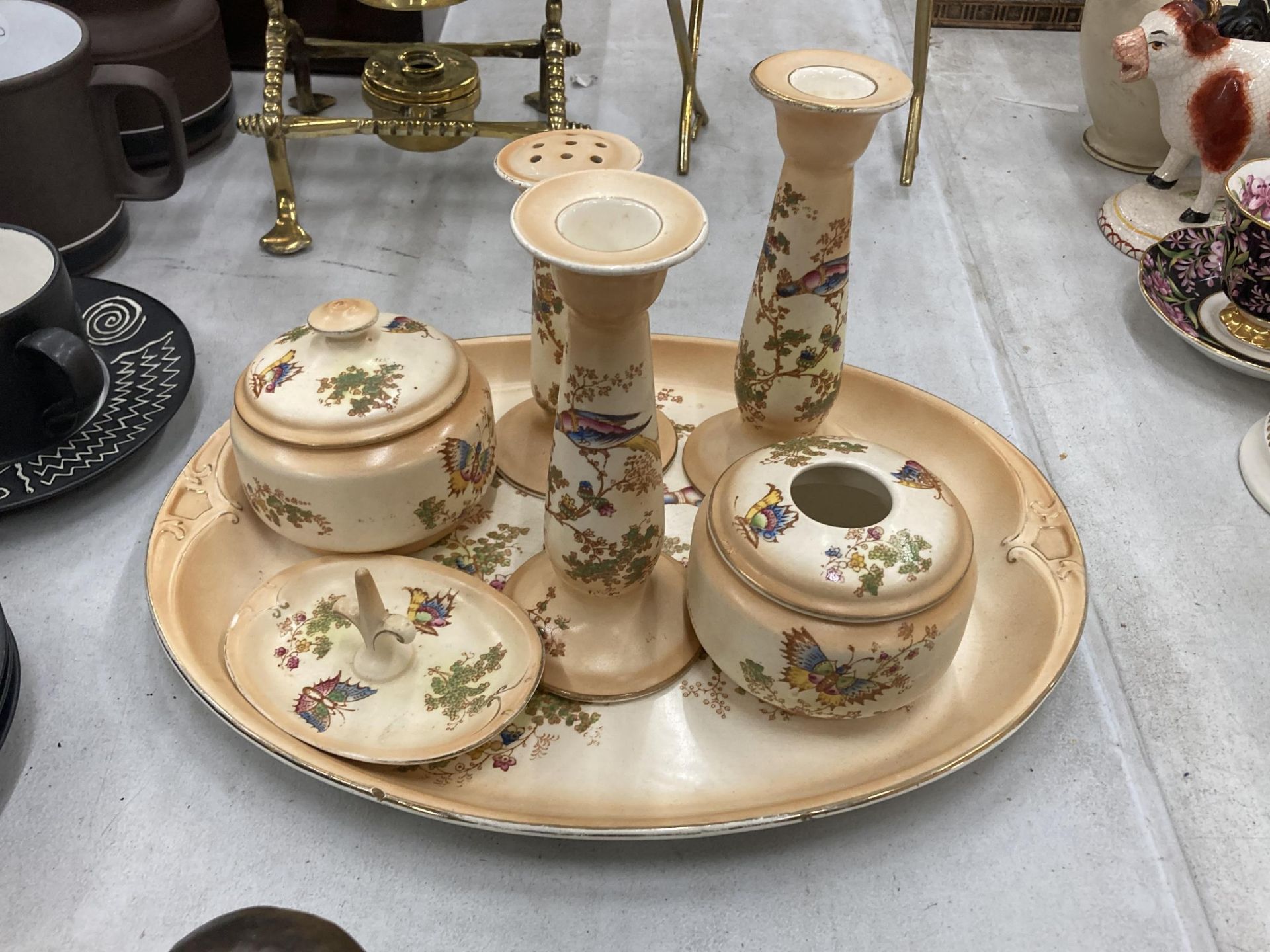 A VINTAGE CERAMIC DRESSING TABLE SET WITH BIRD AND FLORAL DESIGN - Image 2 of 4