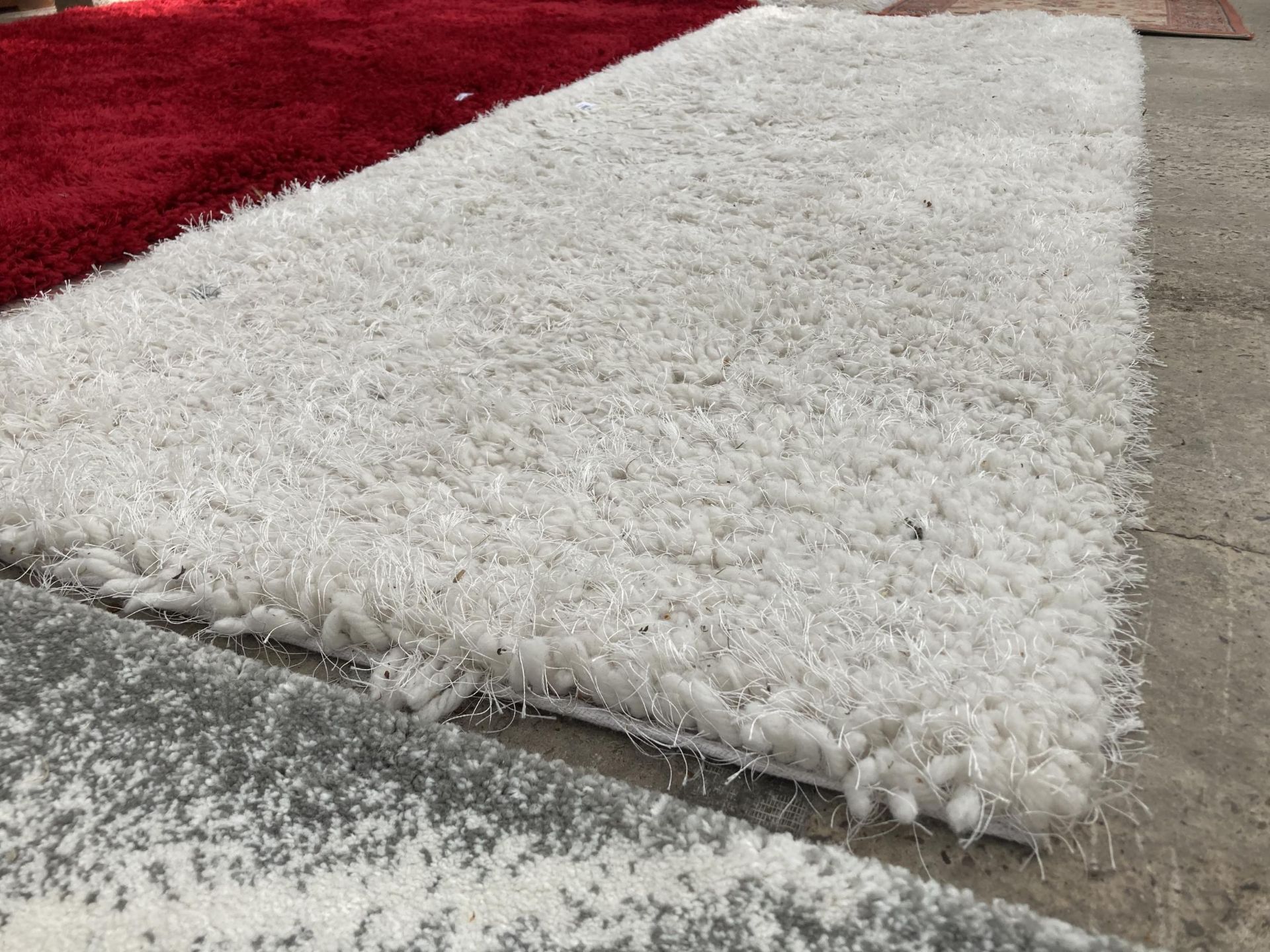 A MODERN CREAM SHAGGY RUG - Image 2 of 2