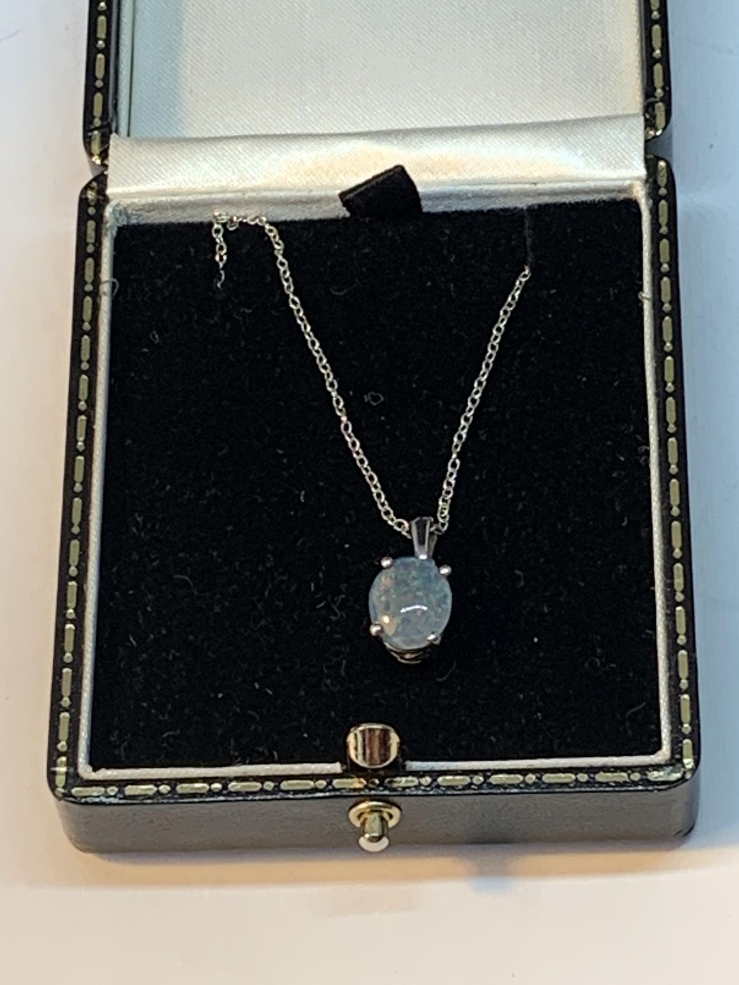 A SILVER NECKLACE WITH A PALE BLUE OPAL STYLE PENDANT IN A PRESENTATION BOX