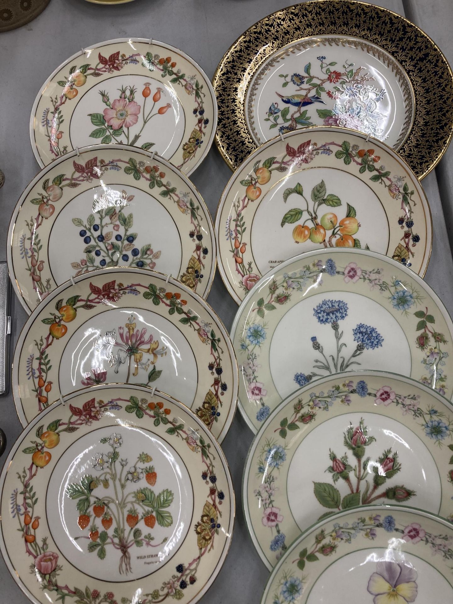 A COLLECTION OF AYNSLEY 'FLOWERS FROM THE GADENS OF OLD ENGLAND' CABINET PLATES - 12 IN TOTAL - Image 2 of 2