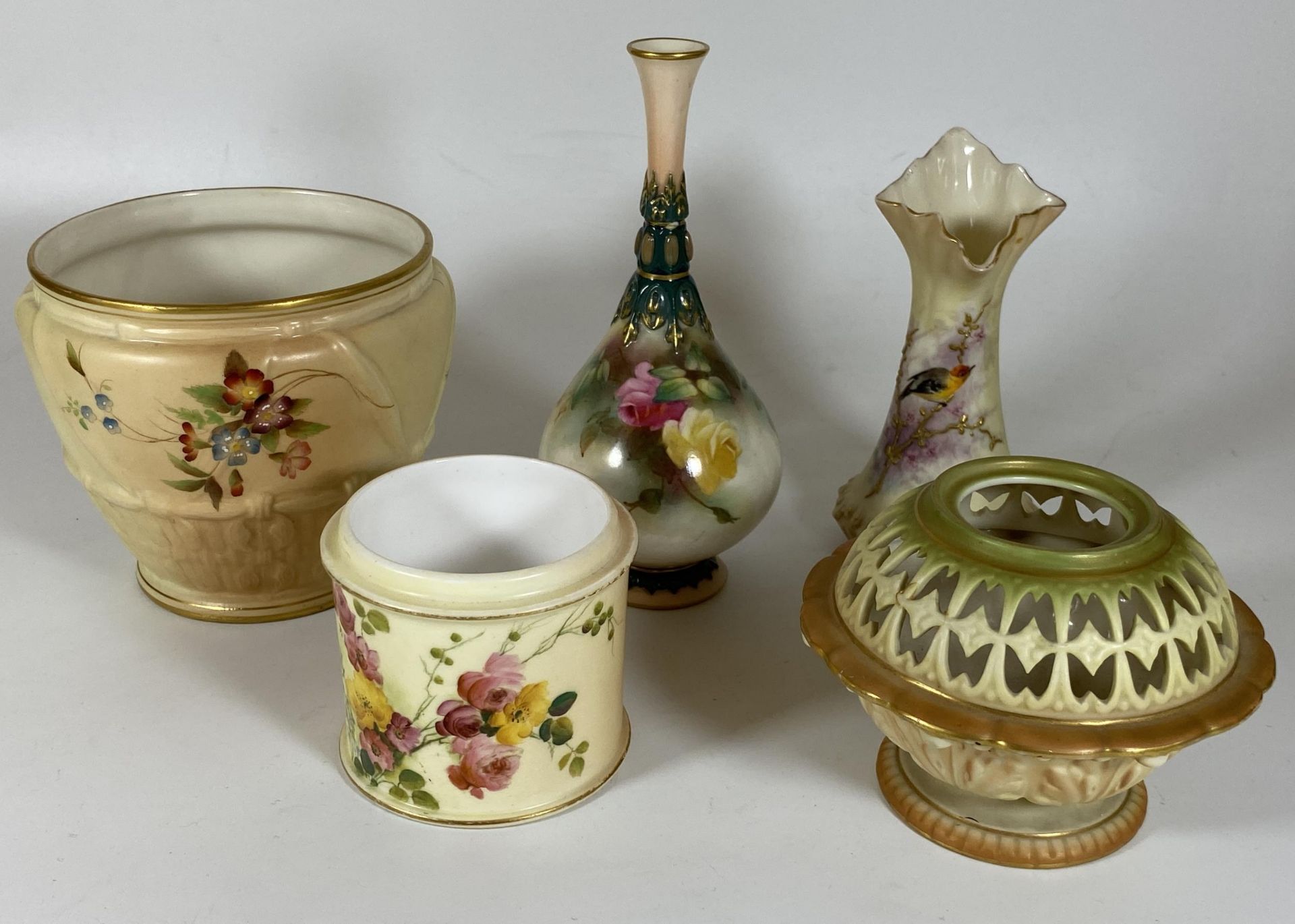 A GROUP OF ROYAL WORCESTER AND FURTHER HAND PAINTED BLUSH IVORY ITEMS, LOCKE & CO BIRD VASE,