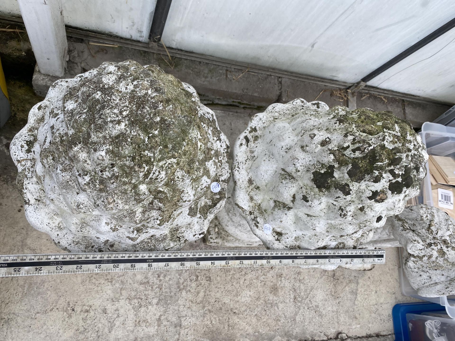 A PAIR OF WHITE PAINTED RECONSTITUTED STONE ACORN FINIALS - Image 3 of 3