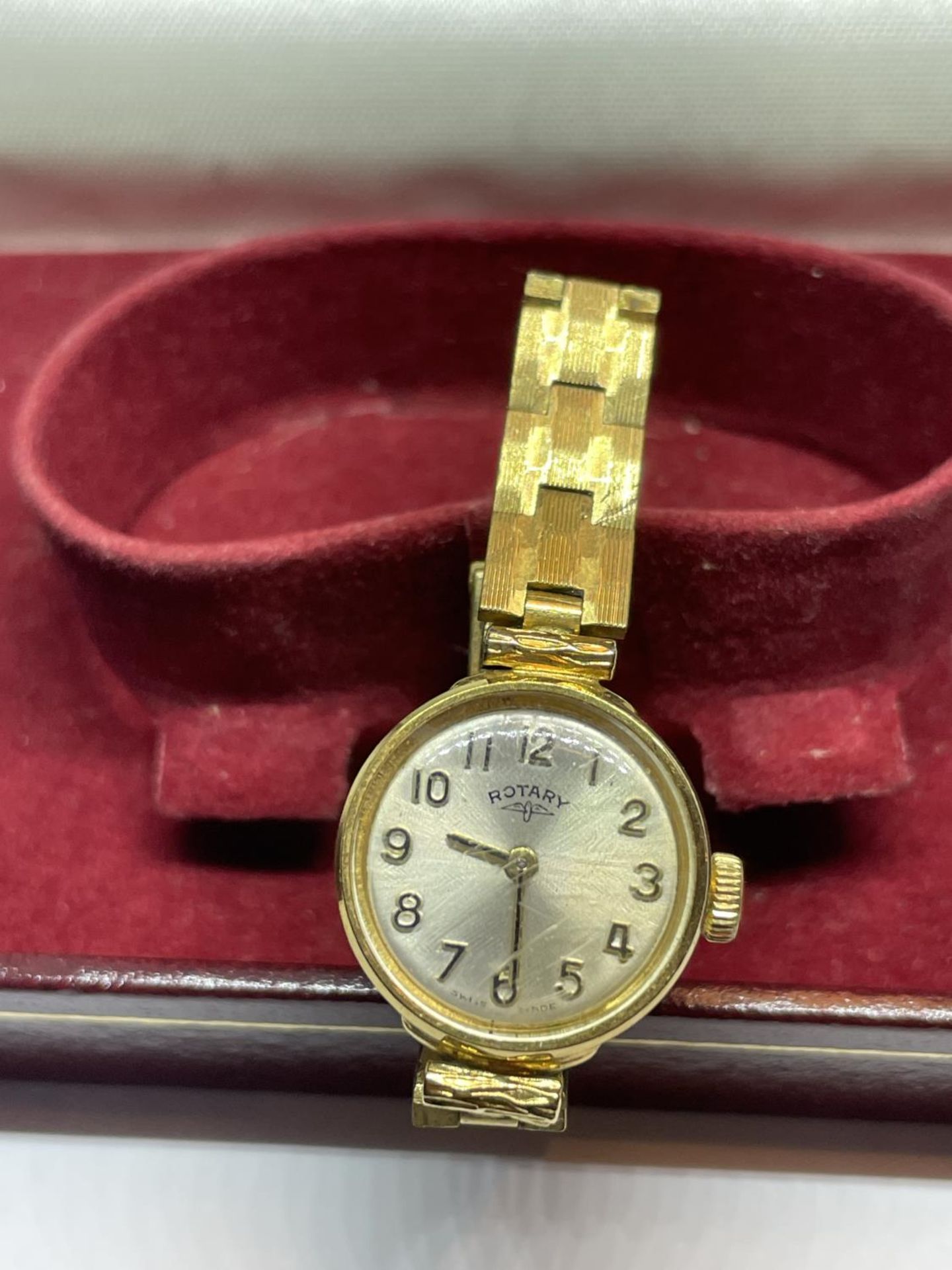 A ROTARY MECHANICAL WRIST WATCH IN A PRESENTATION BOX SEEN WORKING BUT NO WARRANTY - Image 3 of 3