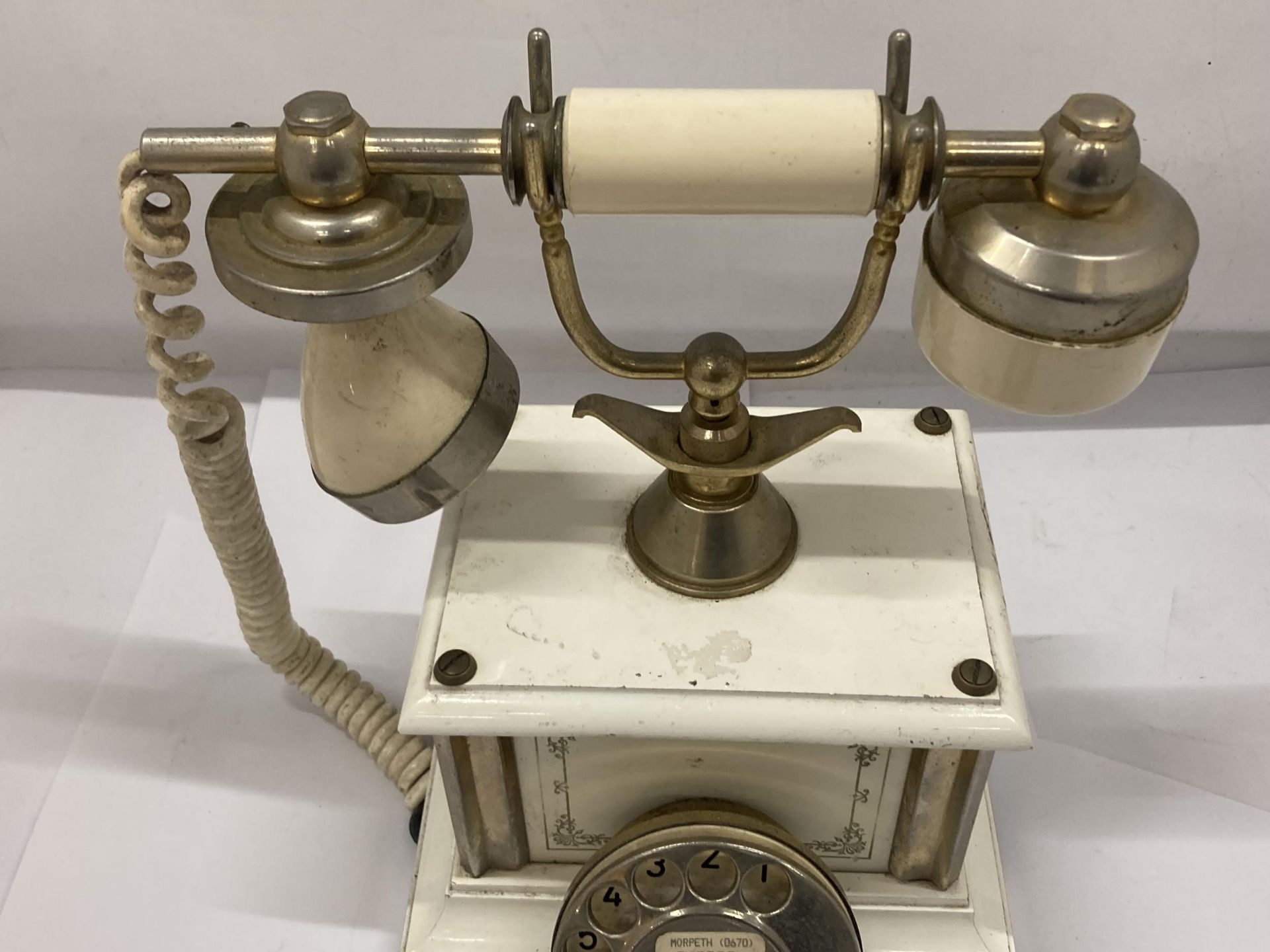 A VINTAGE ITALIAN TELEPHONE WITH GILT DESIGN - Bild 3 aus 4