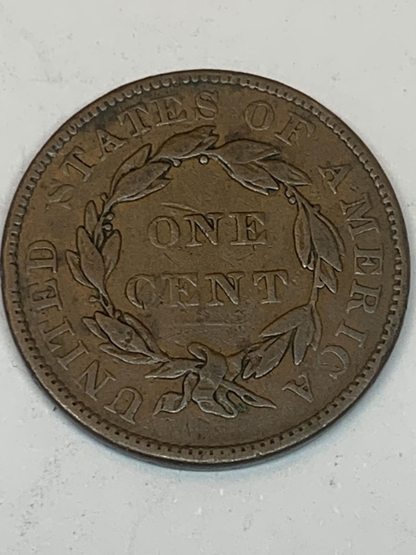 AN 1837 U.S.A CORONET HEAD CENT COIN, BELIEVED VF