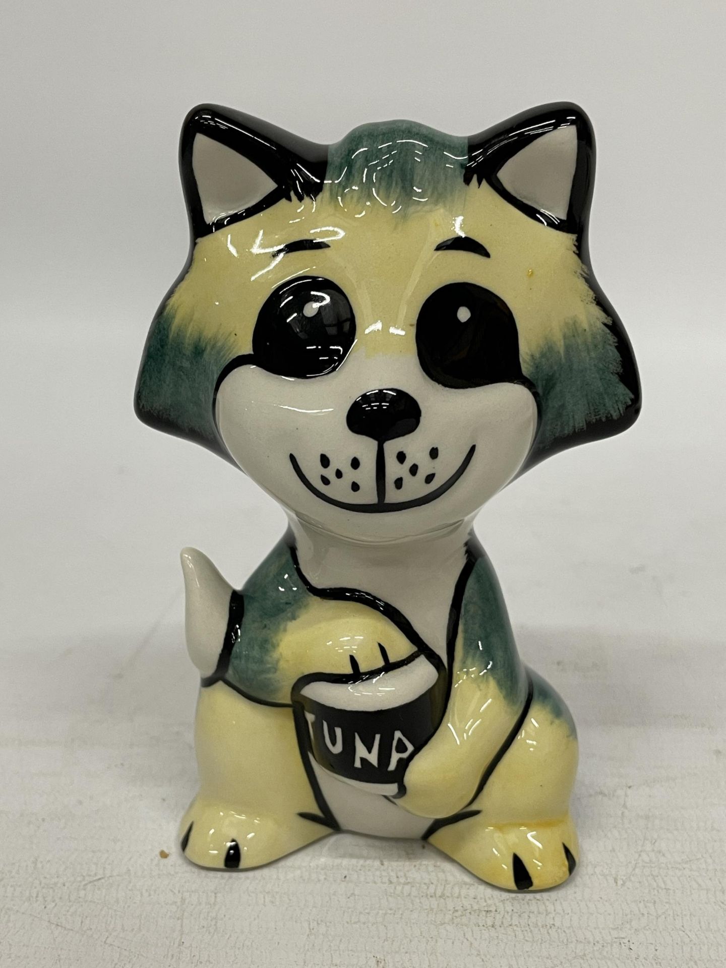 A LORNA BAILEY HAND PAINTED AND SIGNED CAT -TUNA