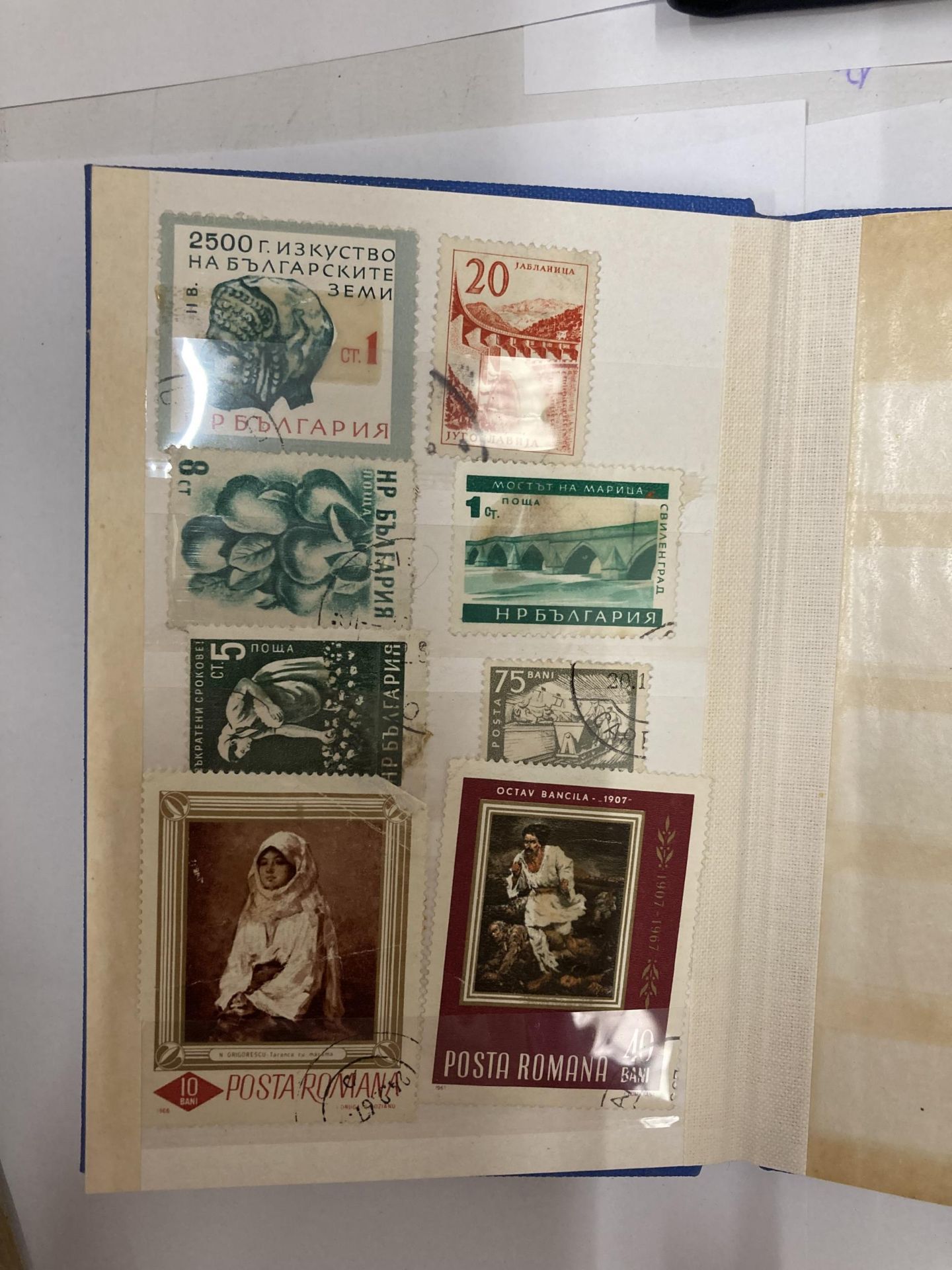 A VINTAGE STAMP ALBUM WITH BRITISH AND WORLDWIDE STAMPS AND TWO FURTHER SMALLER ALBUMS - Image 5 of 6