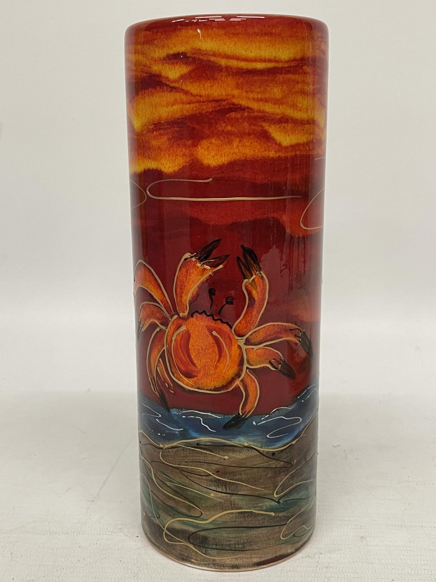 AN ANITA HARRIS HAND PAINTED AND SIGNED IN GOLD CRAB VASE