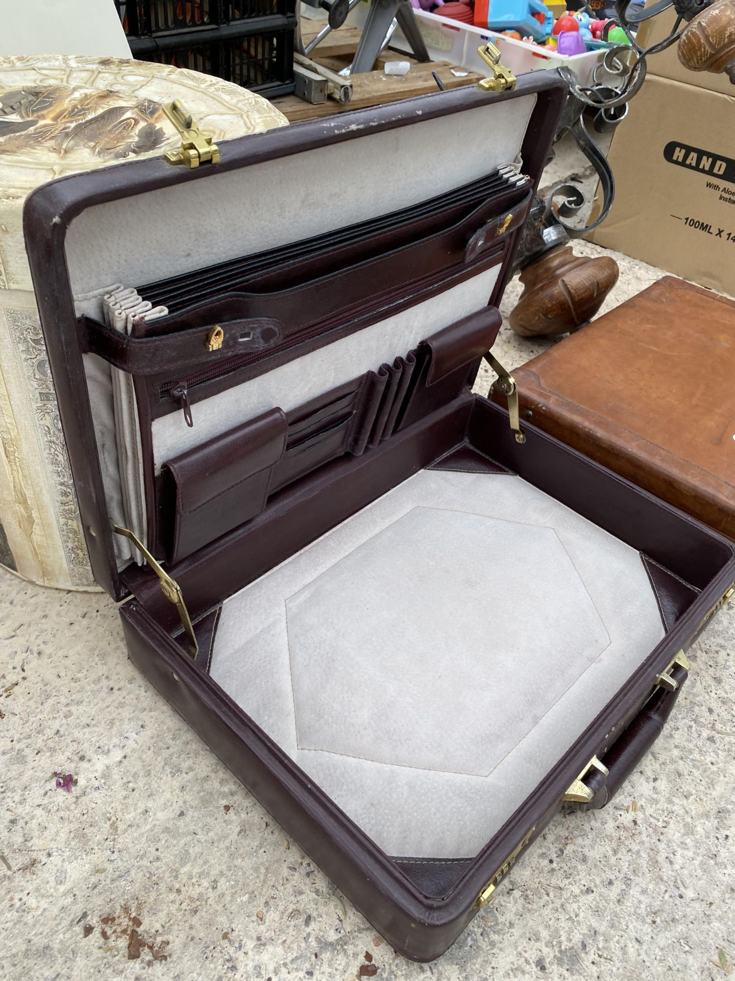 AN ASSORTMENT OF ITEMS TO INCLUDE BRIEFCASES, A LIGHT FITTING AND LAMPS ETC - Image 4 of 5