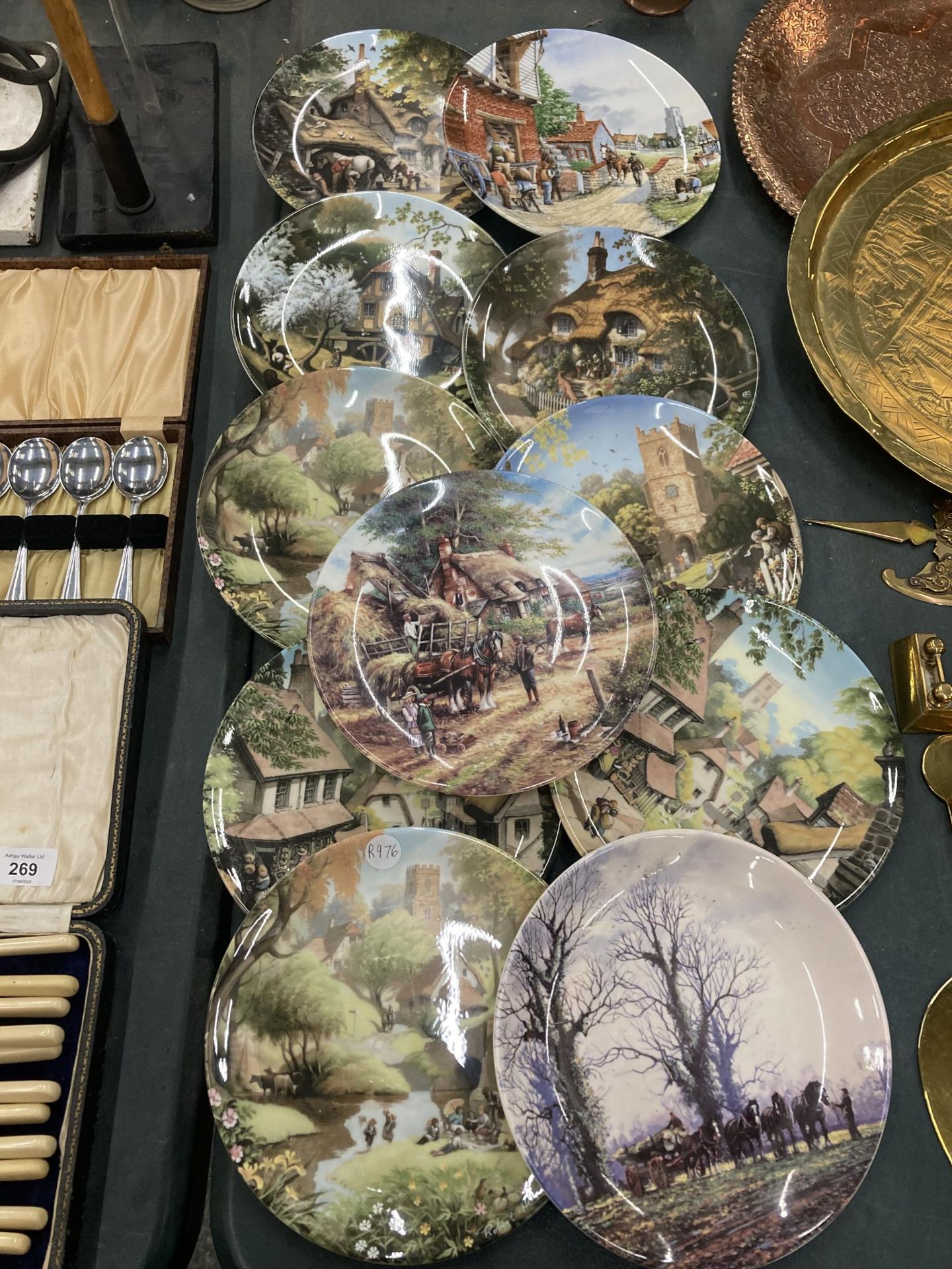 A COLLECTION OF ASSORTED CABINET PLATES