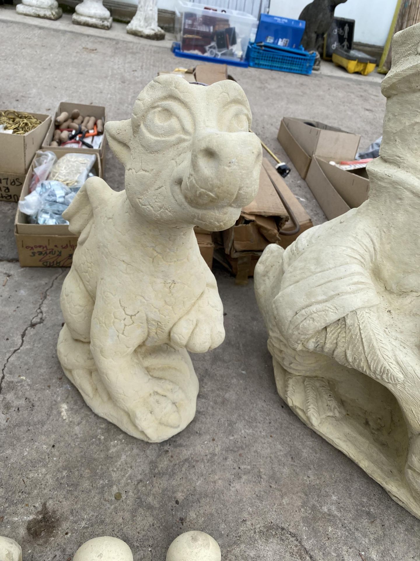 AN AS NEW EX DISPLAY CONCRETE SNAP DRAGON FIGURE *PLEASE NOTE VAT TO BE PAID ON THIS ITEM* - Image 2 of 2