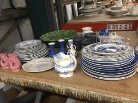 A LARGE QUANTITY OF CERAMICS TO INCLUDE PLATES, JUGS, VASES, ETC