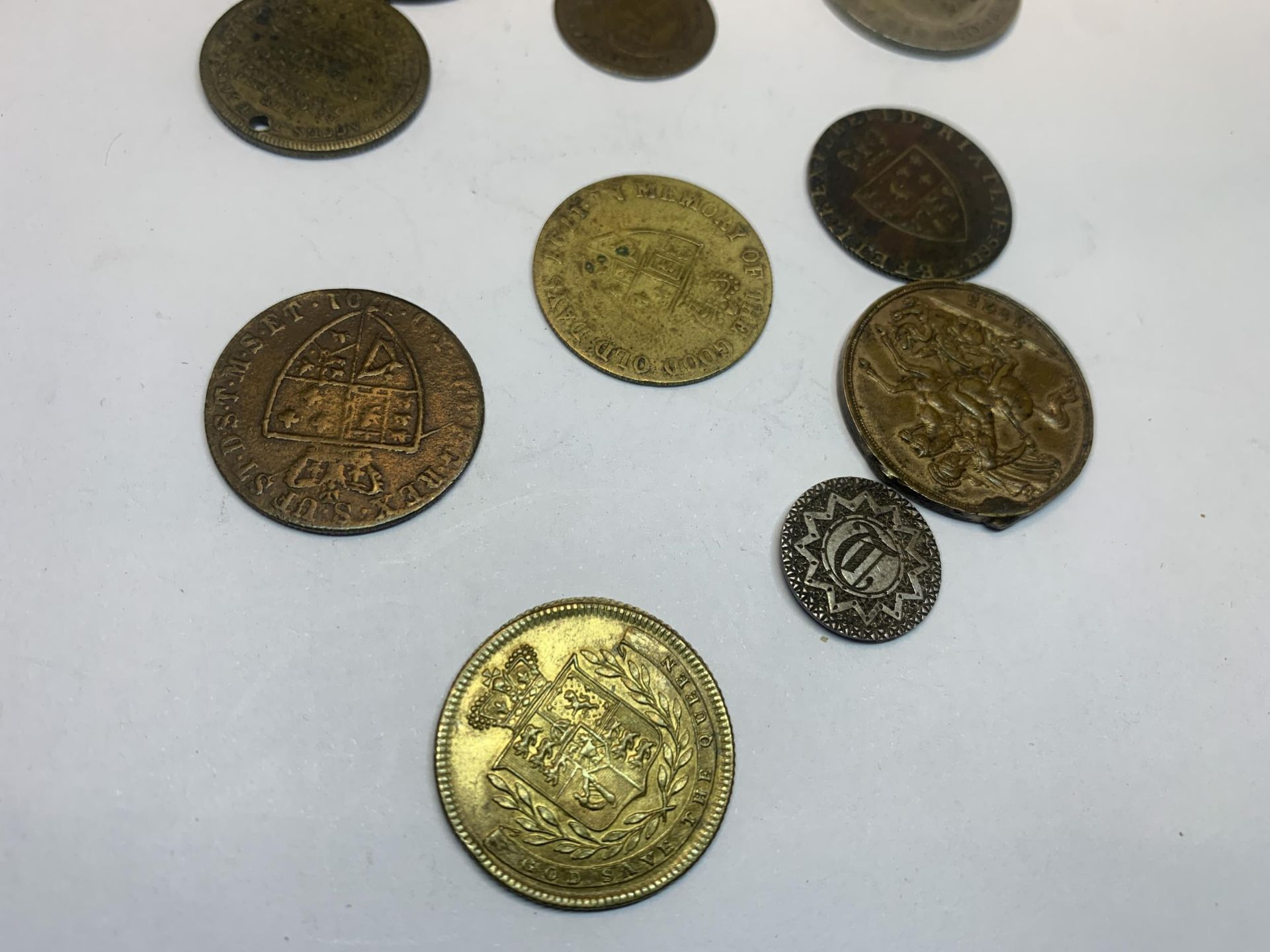 FOURTEEN VARIOUS FOREIGN COINS AND TOKENS - Image 6 of 6