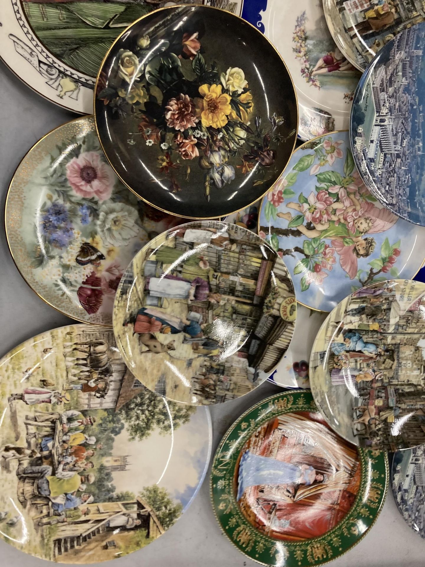 A GROUP OF COLLECTABLE CABINET PLATES - Image 5 of 5