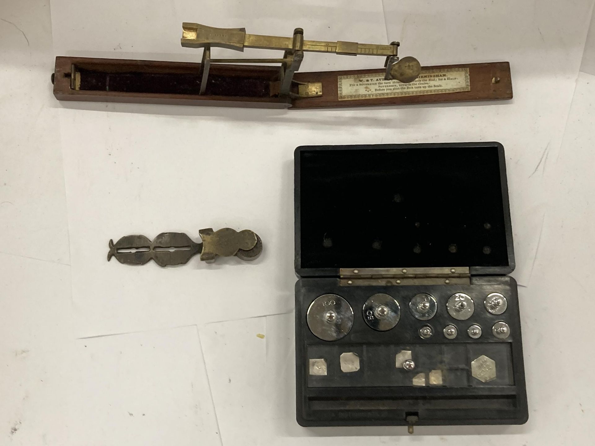 A VINTAGE SET OF AVERY GOLD SCALES AND FURTHER CASED SET OF WEIGHTS