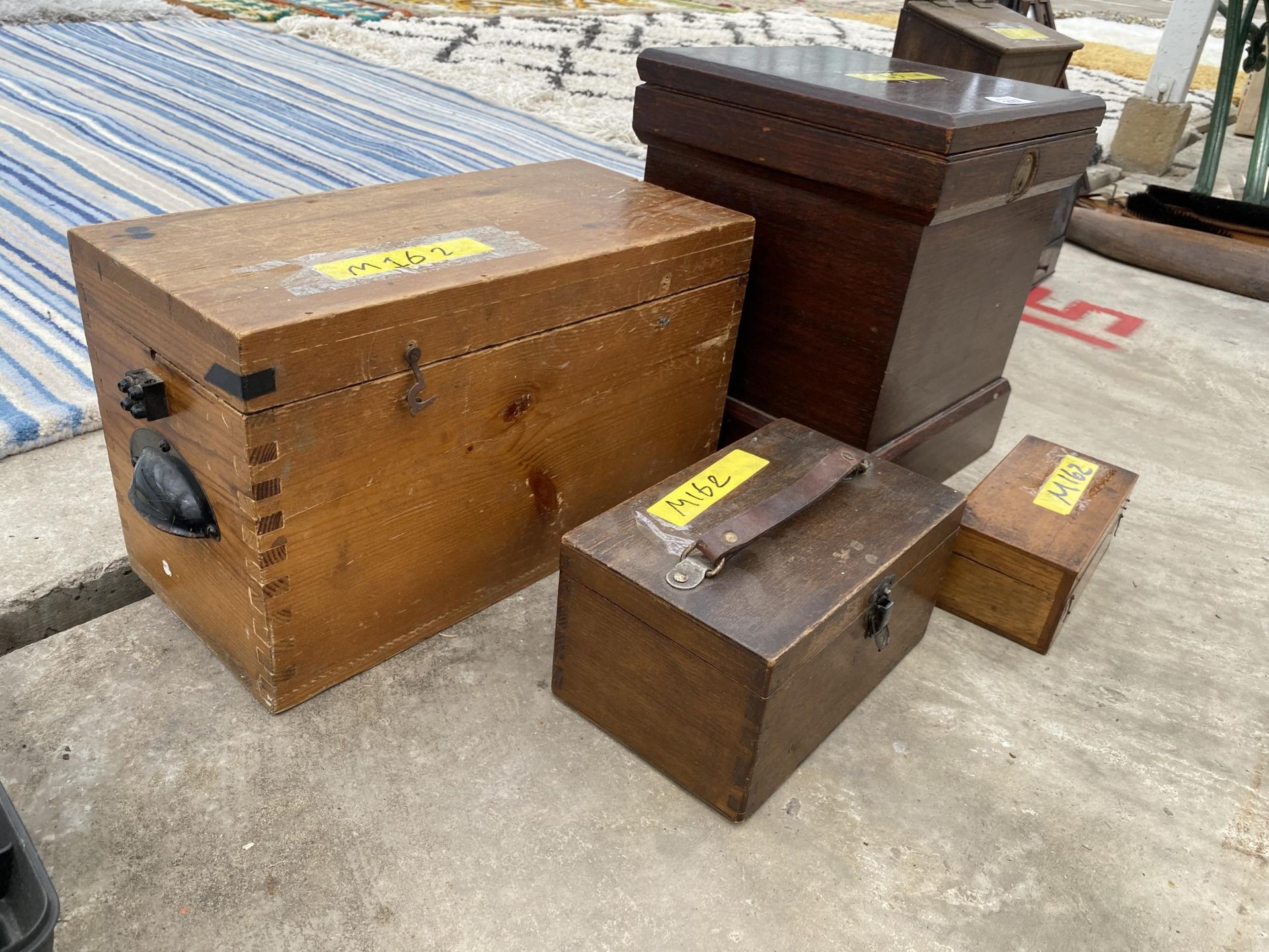 AN ASSORTMENT OF VINTAGE WOODEN STORAGE BOXES - Image 2 of 3