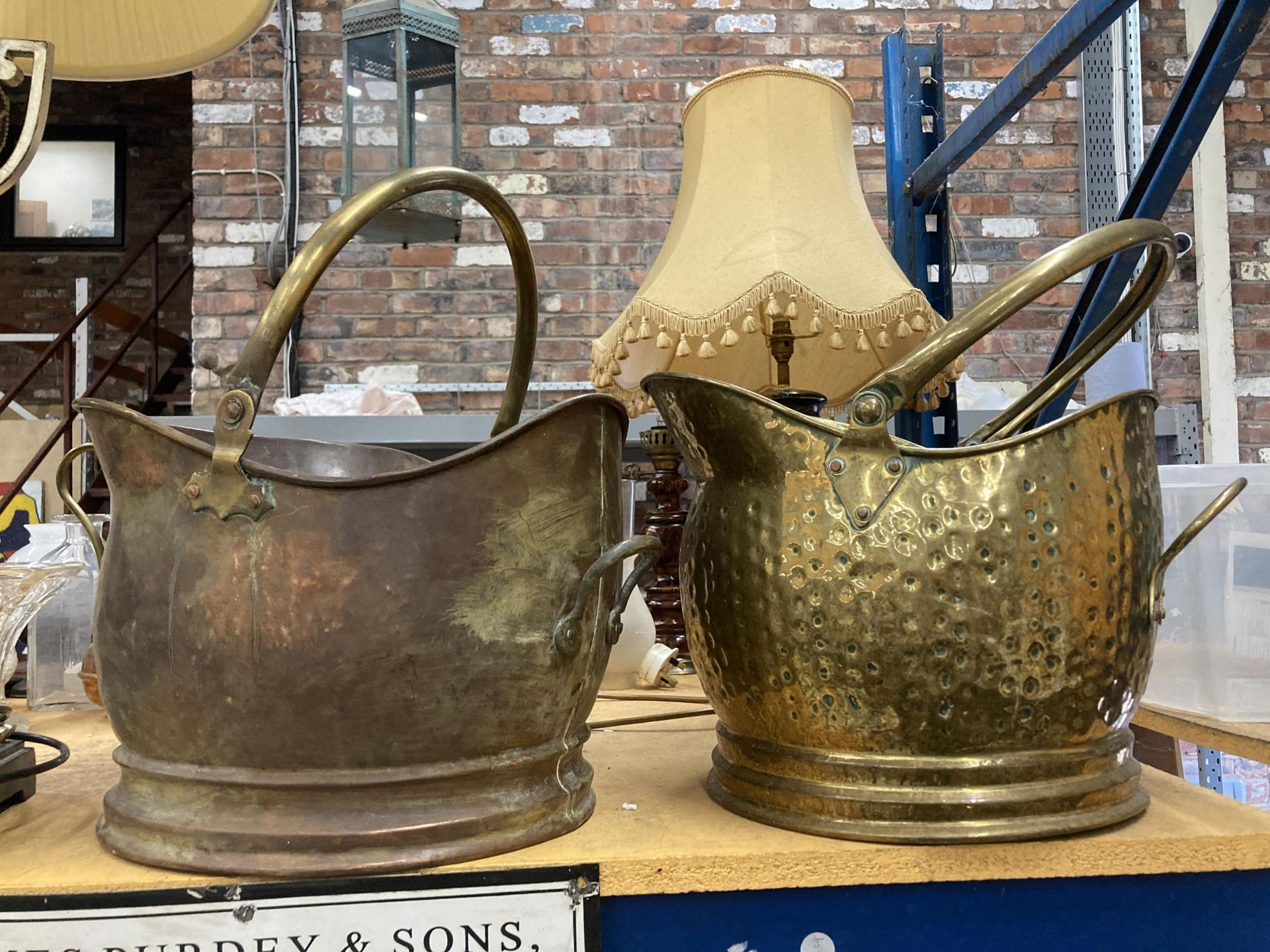 TWO VINTAGE HELMET COAL SCUTTLES, ONE BEING HAMMERED BRASS, THE OTHER COPPER AND BRASS - Image 2 of 6