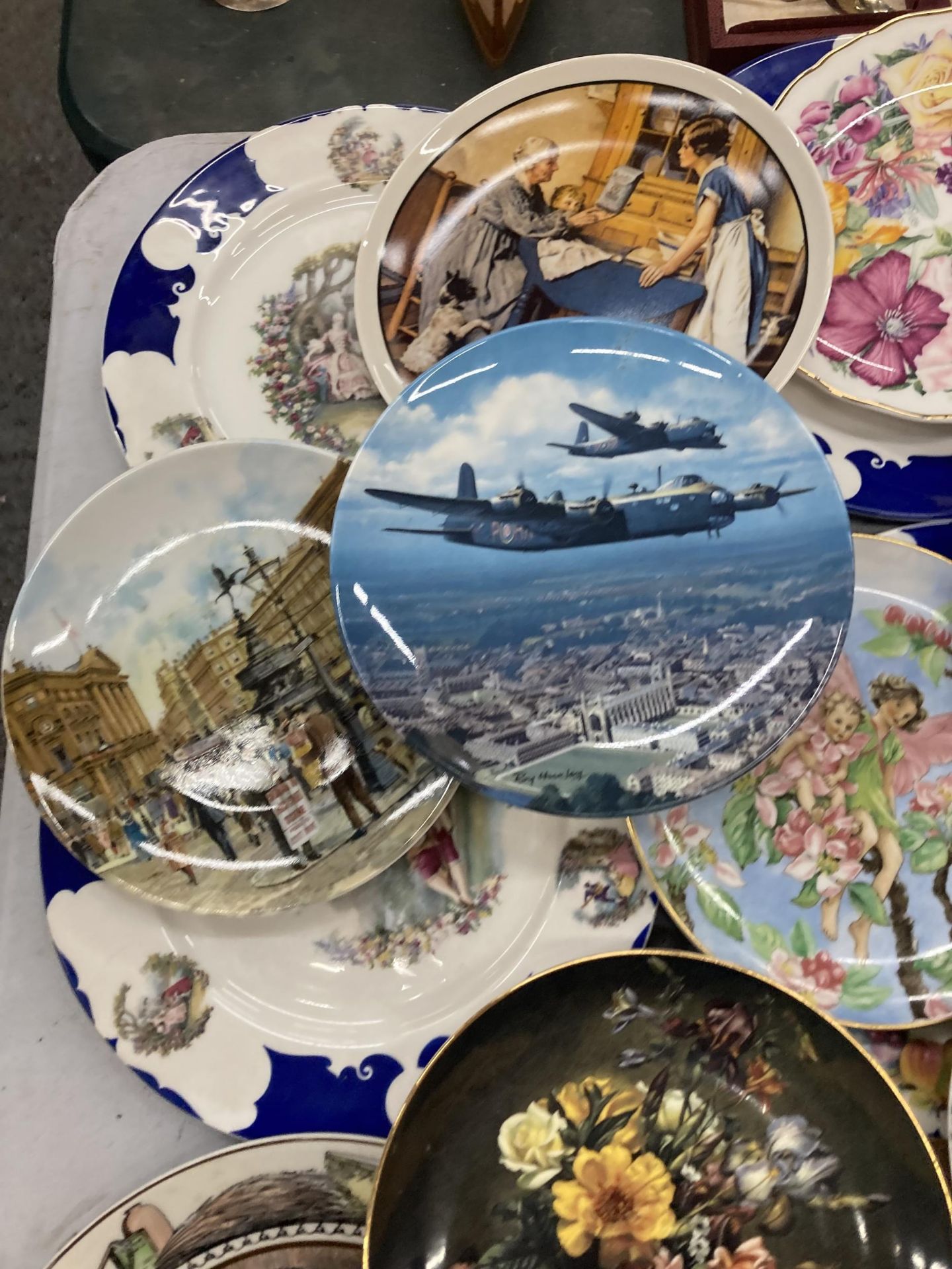 A GROUP OF COLLECTABLE CABINET PLATES - Image 3 of 5