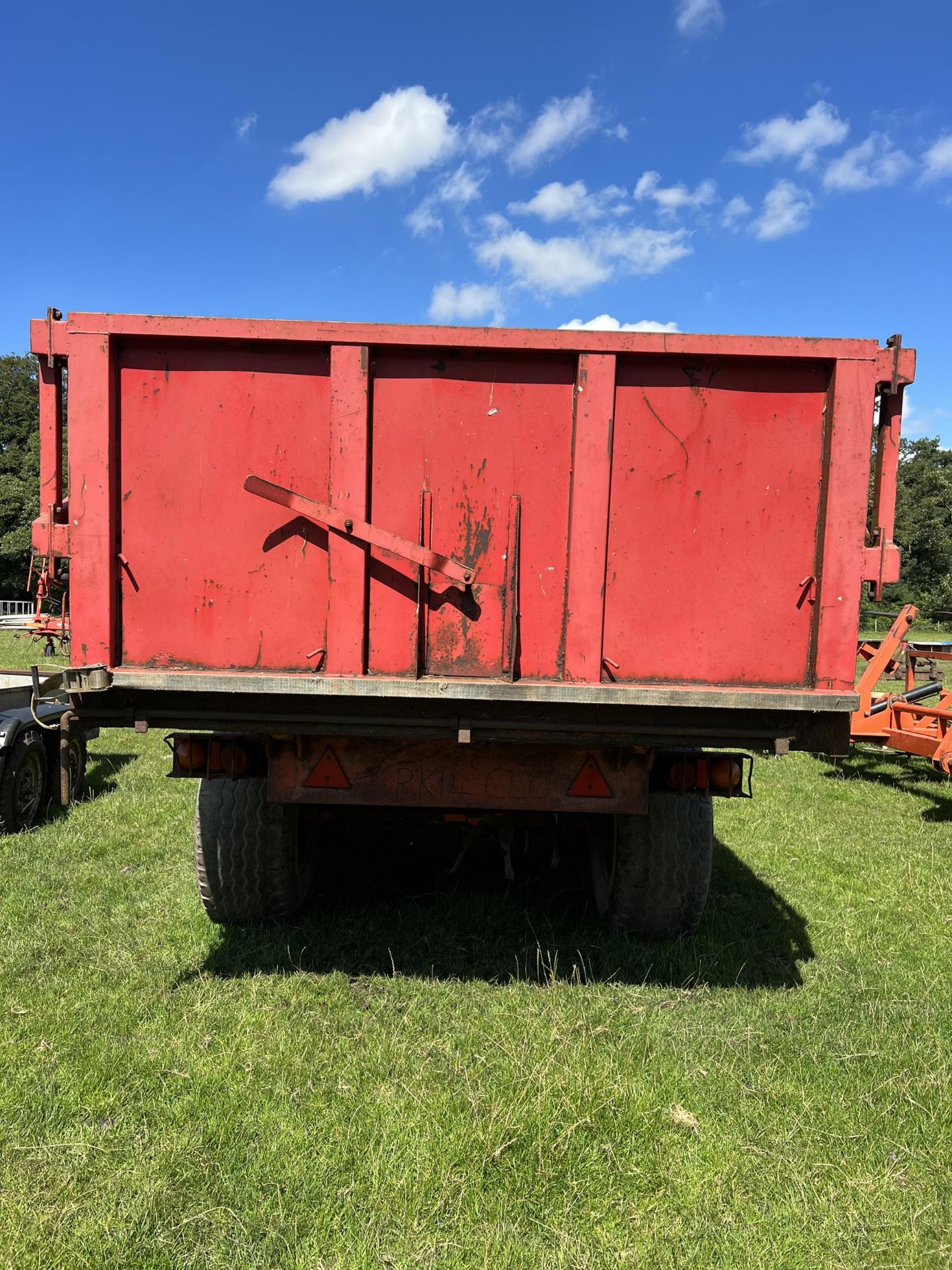 TRIFFIT 10T HYDRAULIC TIPPING TRAILER WITH HYDRAULIC BACK DOOR AND SPRUNG DRAWBAR + VAT - Image 5 of 6