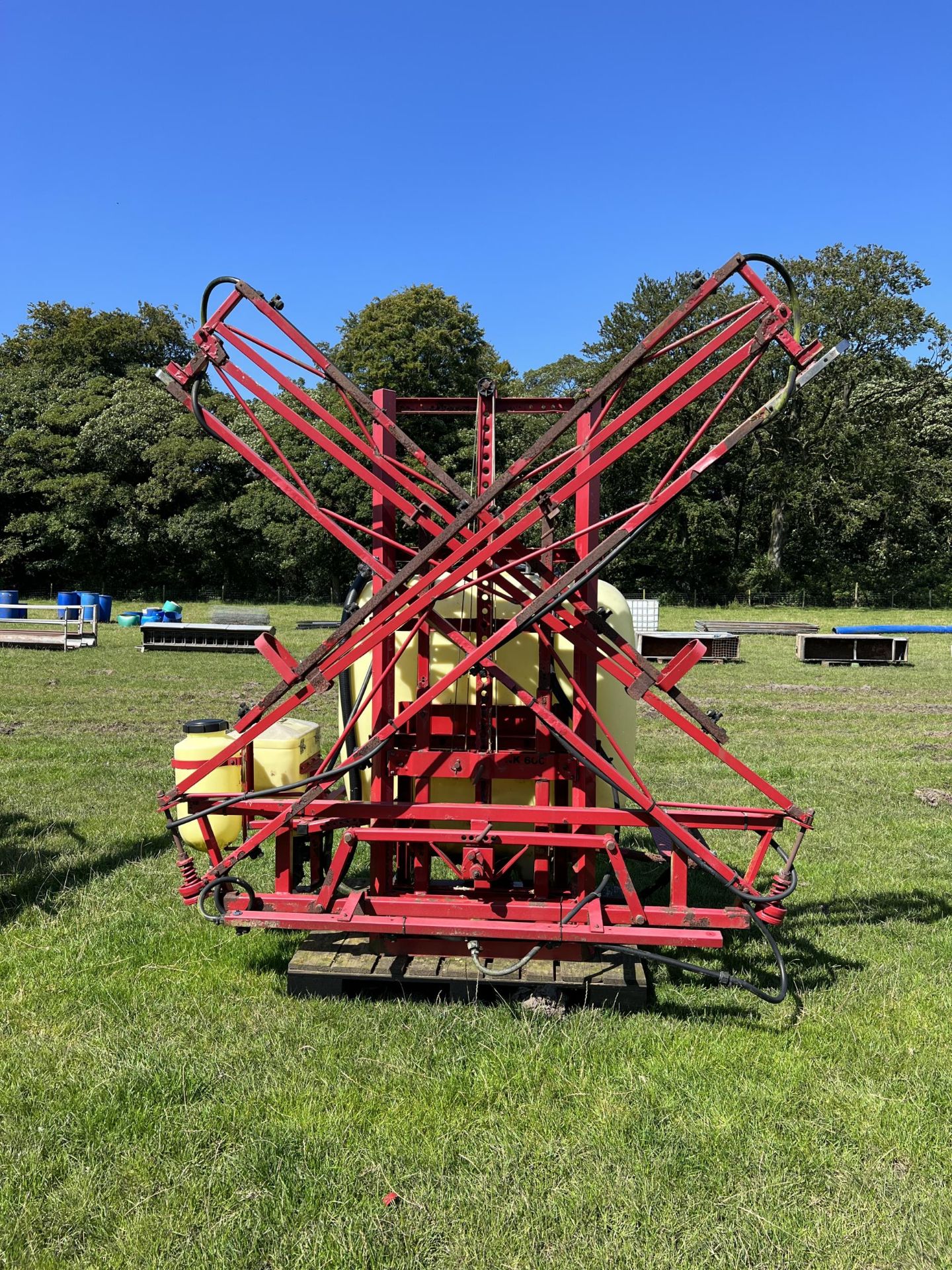 600 LT. CROP SPRAYER FOR SPARES AND REPAIRS + VAT - Image 3 of 4