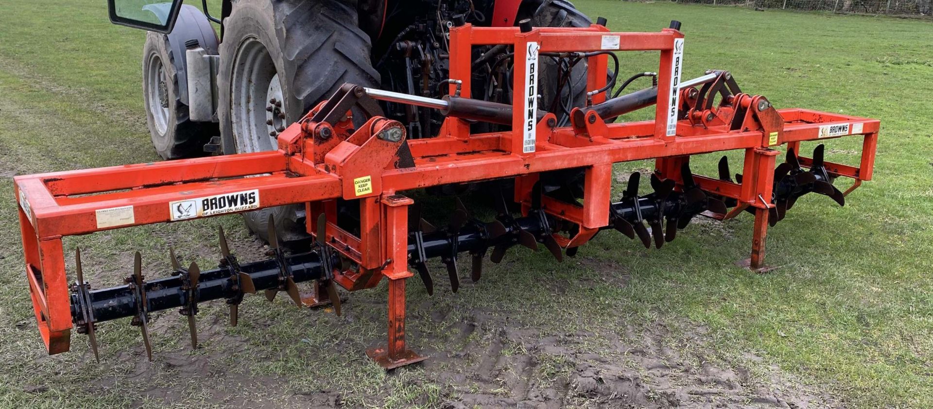 A BROWNS SLITMASTER 4 METRE HYDRAULIC FOLDING GRASS SLITTER WITH MANUAL + VAT - Image 2 of 9