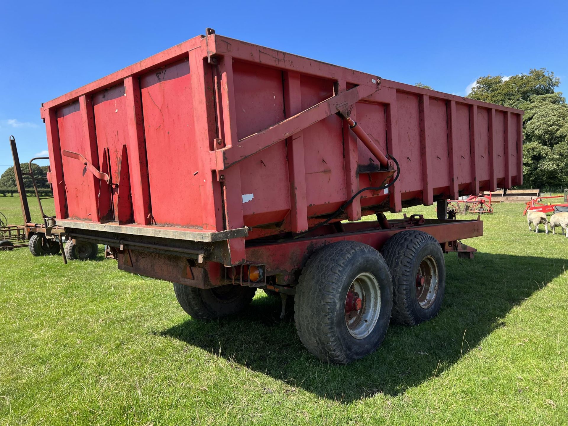 TRIFFIT 10T HYDRAULIC TIPPING TRAILER WITH HYDRAULIC BACK DOOR AND SPRUNG DRAWBAR + VAT - Image 6 of 6