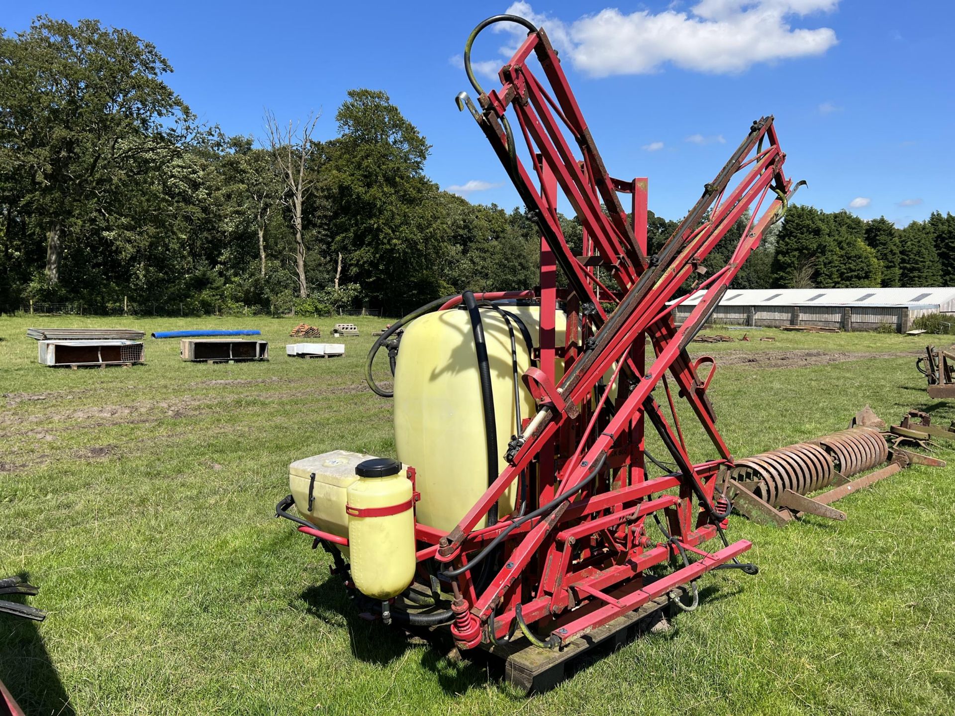 600 LT. CROP SPRAYER FOR SPARES AND REPAIRS + VAT - Image 4 of 4