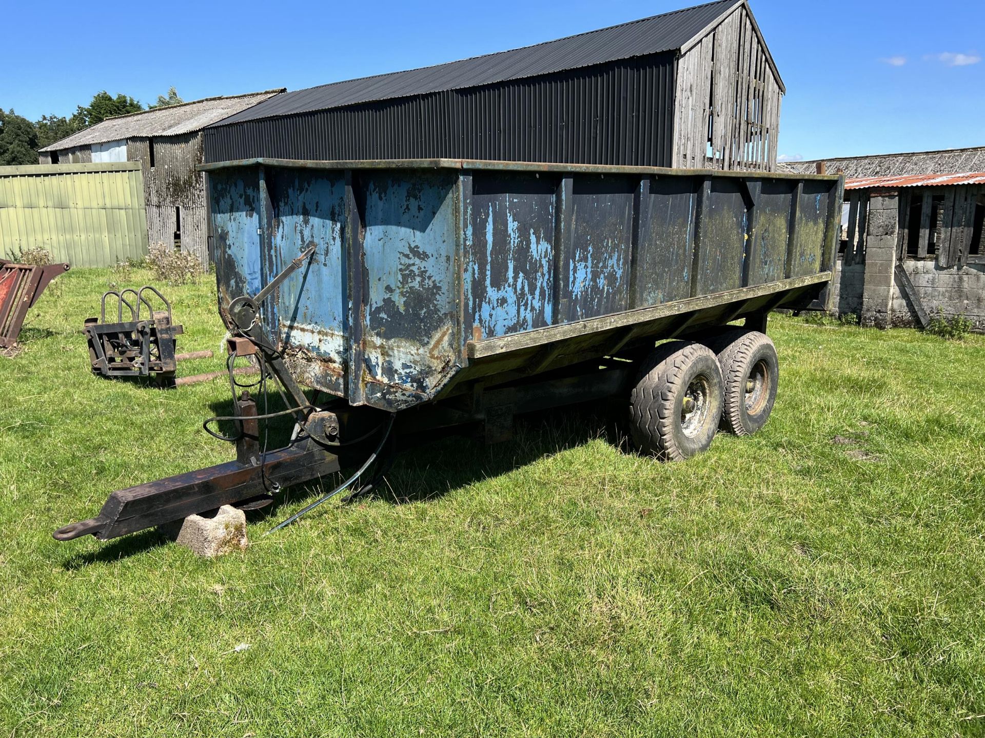 TWIN AXLE HYDRAULIC TIPPING TRAILER (NO TAILGATE) + VAT - Image 2 of 3