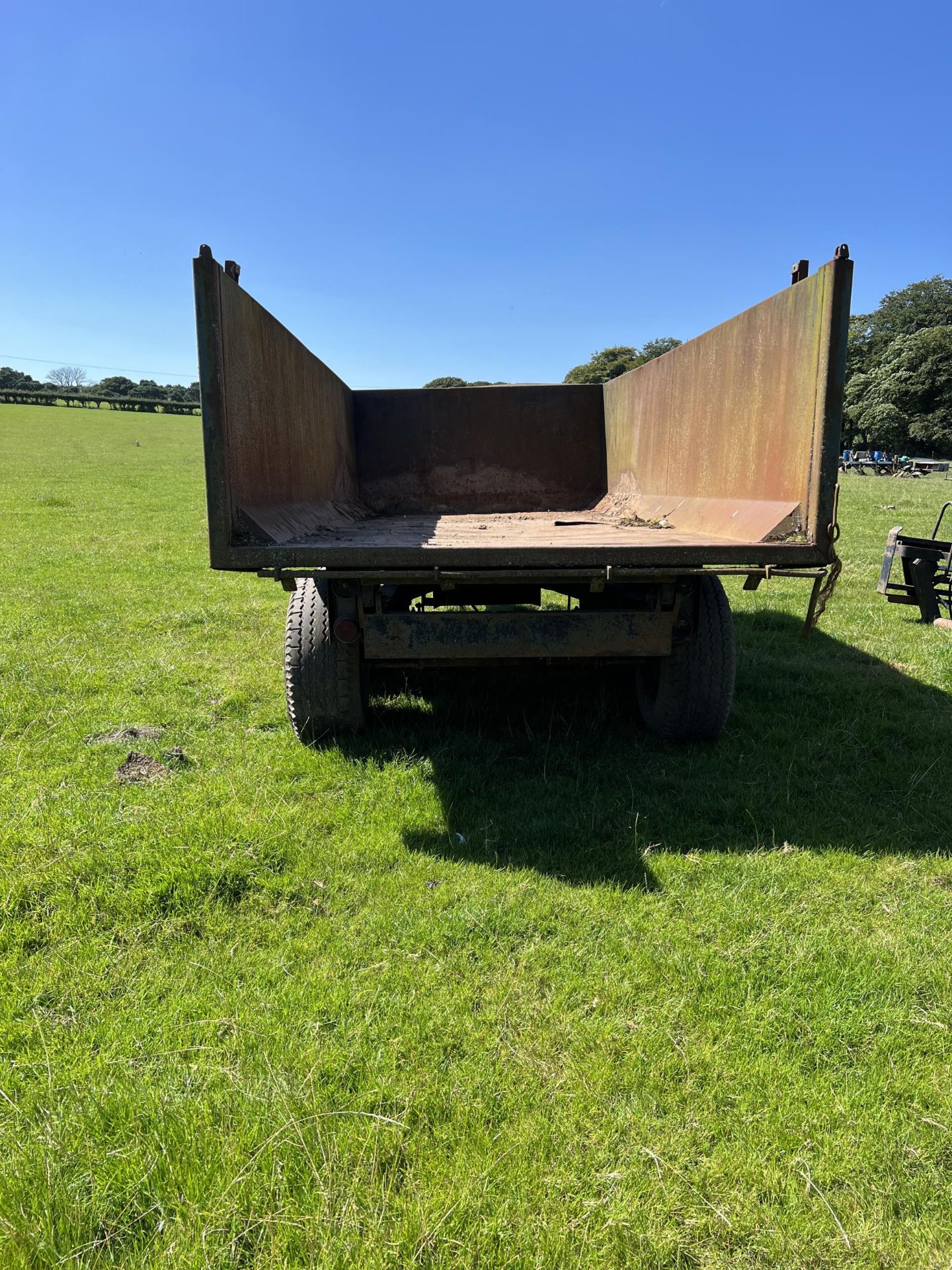 TWIN AXLE HYDRAULIC TIPPING TRAILER (NO TAILGATE) + VAT - Image 3 of 3