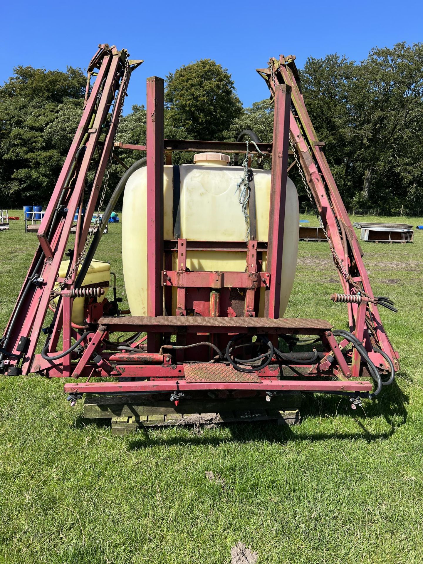 600 LT. CROP SPRAYER FOR SPARES AND REPAIRS + VAT