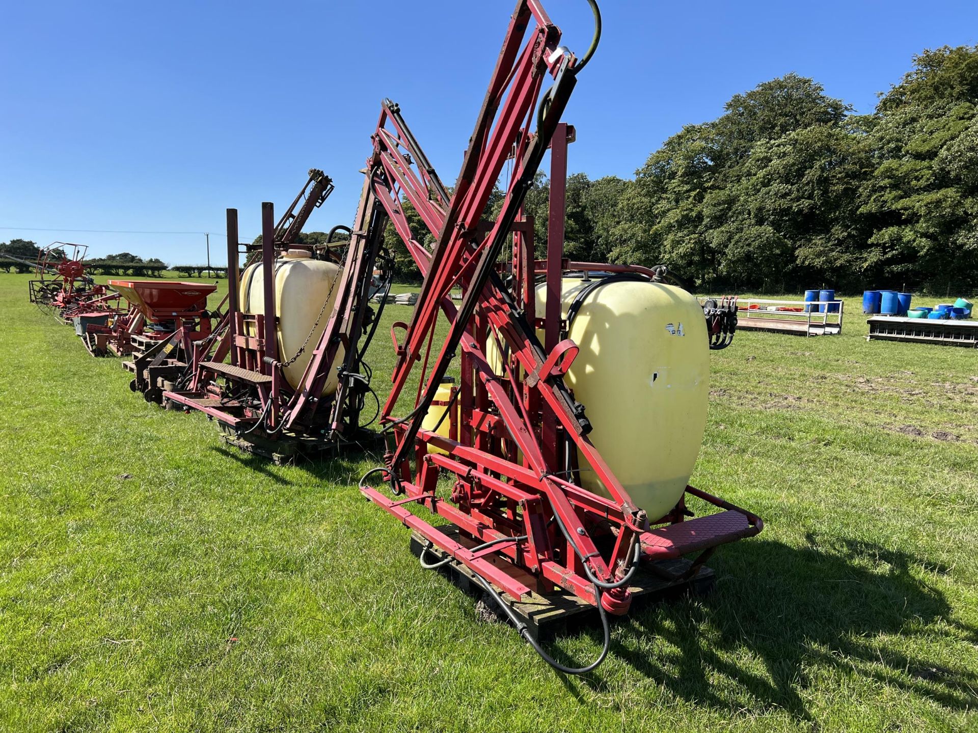 600 LT. CROP SPRAYER FOR SPARES AND REPAIRS + VAT - Image 2 of 4