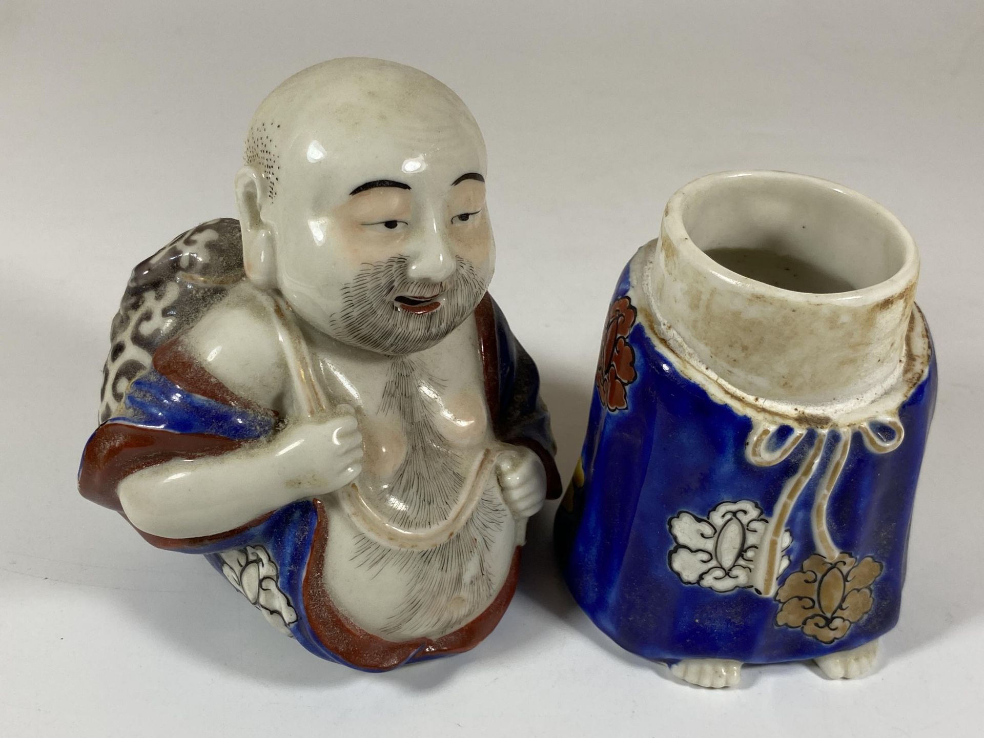 AN UNUSUAL 19TH CENTURY JAPANESE PORCELAIN HOTEI TEA CADDY FIGURE, HEIGHT 18CM - Image 4 of 7