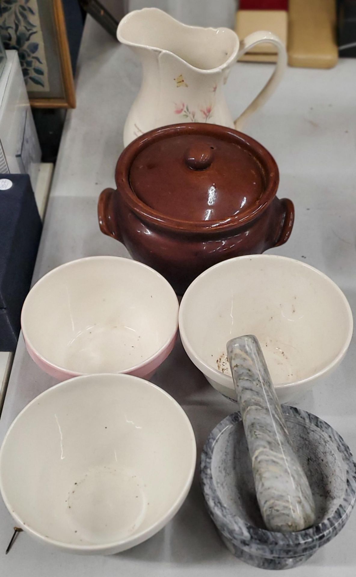 A MIXED LOT OF KITCHEN WARES, FORTNUM & MASON BOWL, TREACLE GLAZE LIDDED POT ETC