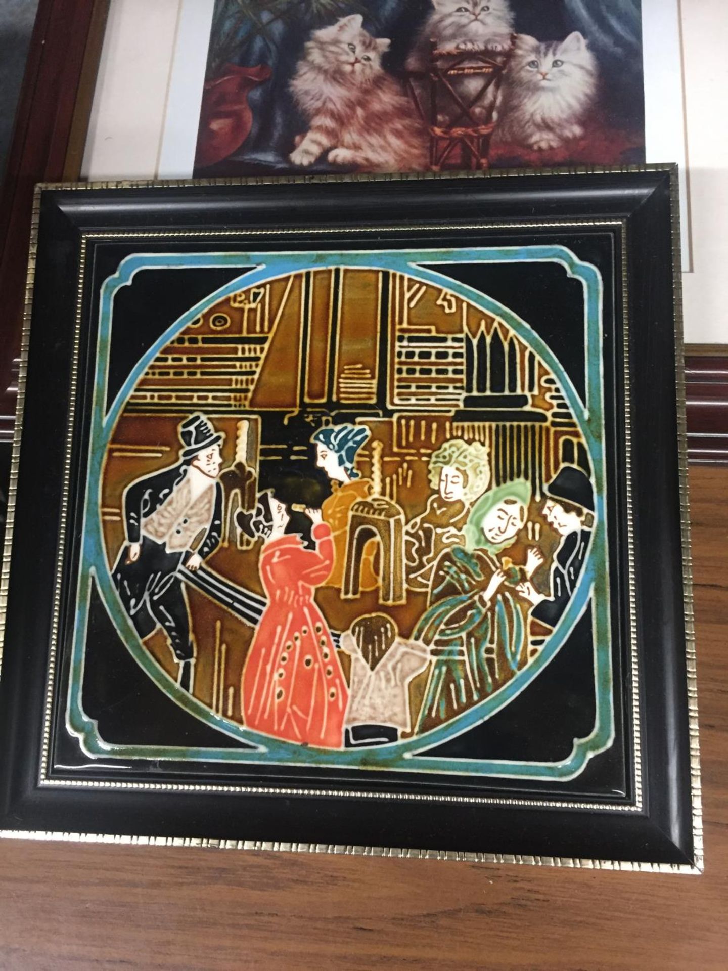 TWO FRAMED CERAMIC TILES FEATURING VINTAGE PUB SCENES PLUS A FRAMED PRINT OF THREE KITTENS - Image 2 of 3