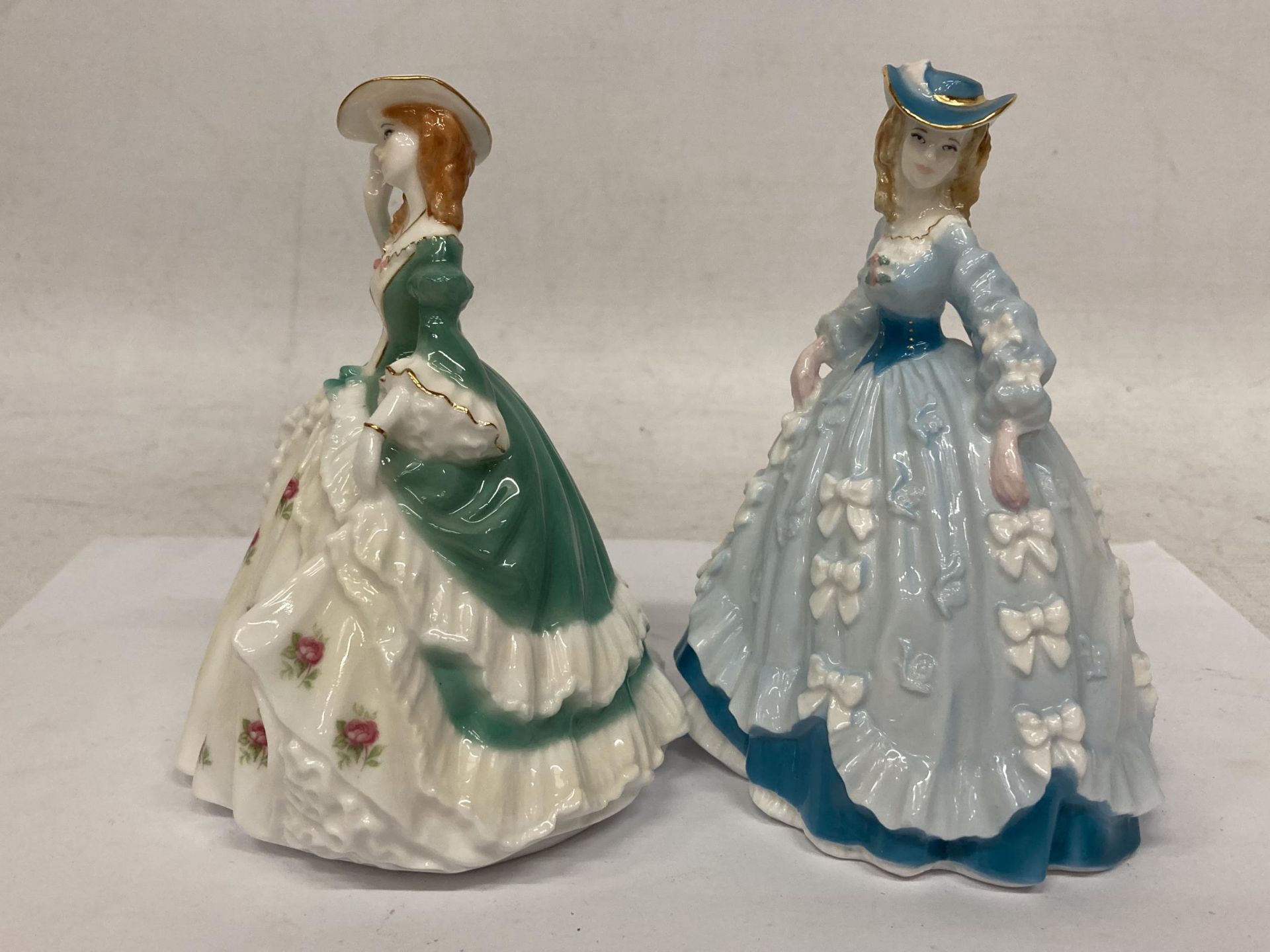 TWO ROYAL WORCESTER FIGURINES FROM THE FASIONABLE VICTORIANS COLLECTION "LADY SARAH" LIMITED EDITION - Image 3 of 4
