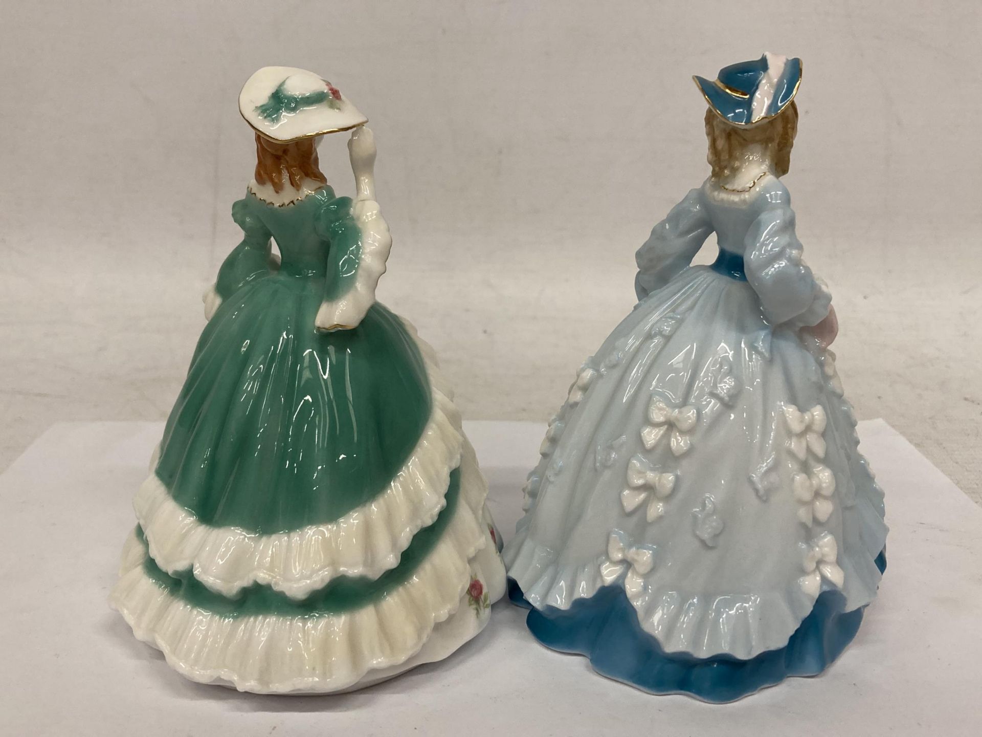 TWO ROYAL WORCESTER FIGURINES FROM THE FASIONABLE VICTORIANS COLLECTION "LADY SARAH" LIMITED EDITION - Image 2 of 4