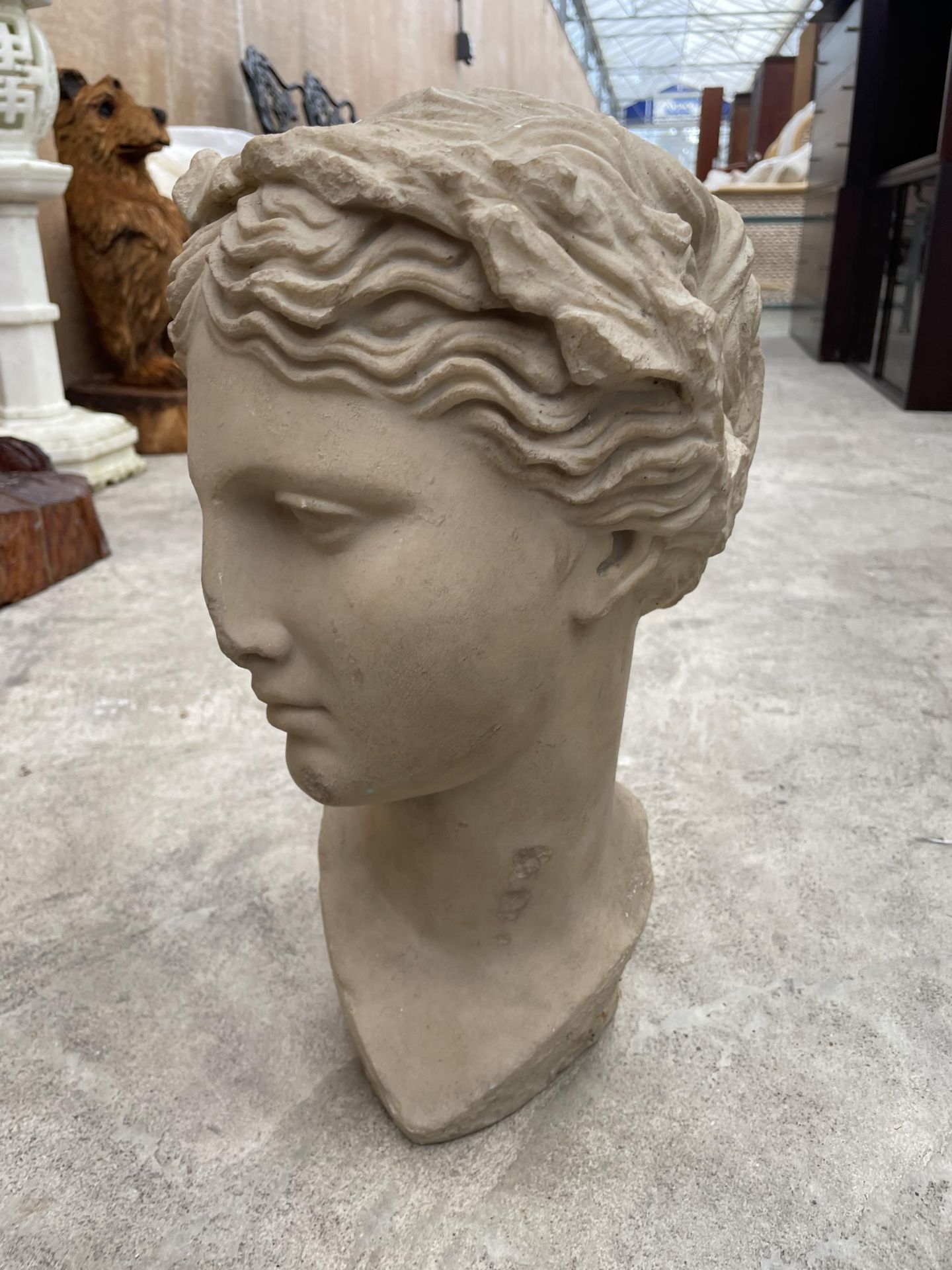A SMALL RECONSTITUTED STONE GARDEN FEMALE BUST (H:38CM) - Image 2 of 3