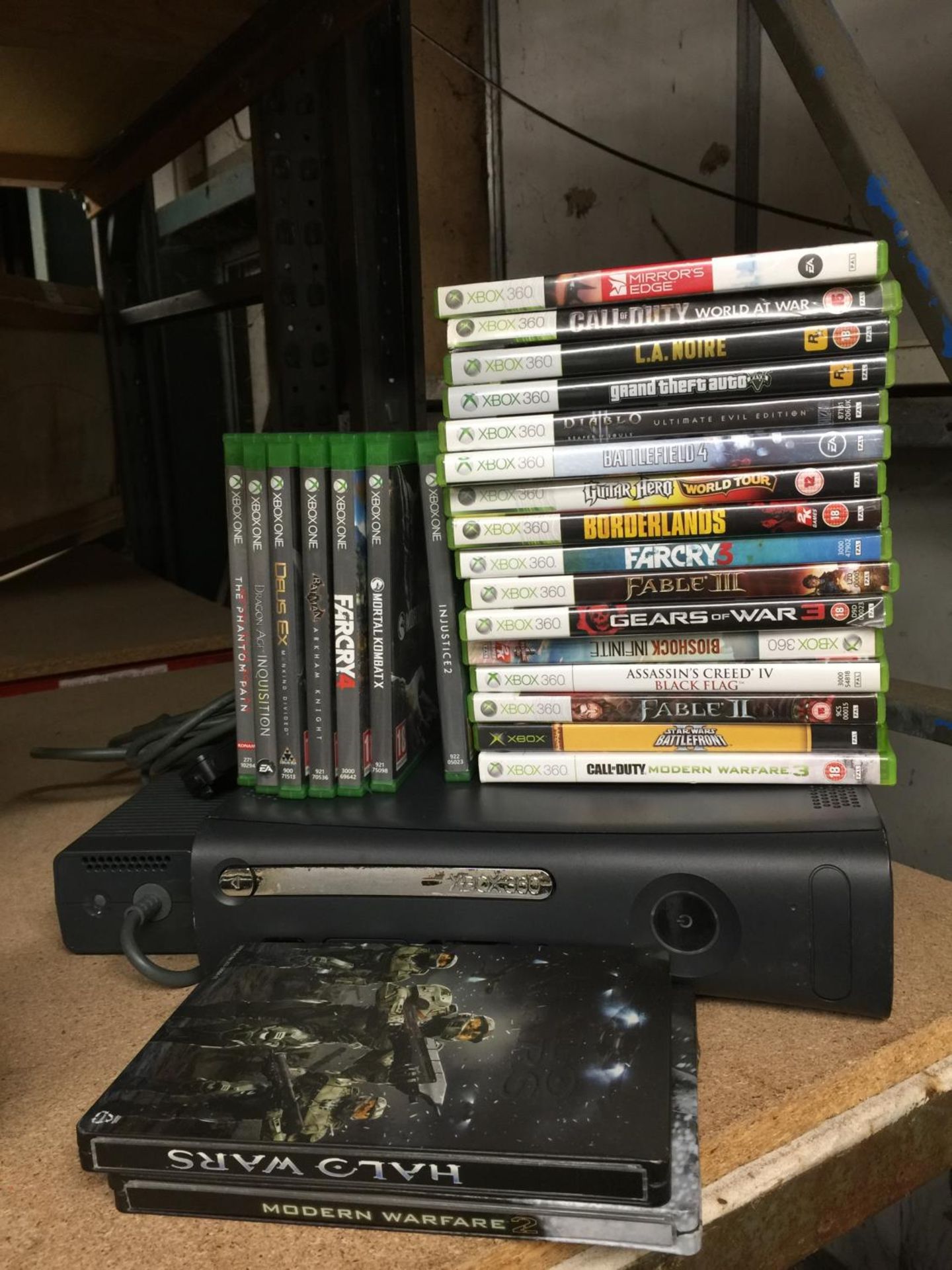 AN XBOX 360 WITH A QUANTITY OF GAMES TO INCLUDE, HALO WARS, MODERN WARFARE, FABLE II, CALL OF