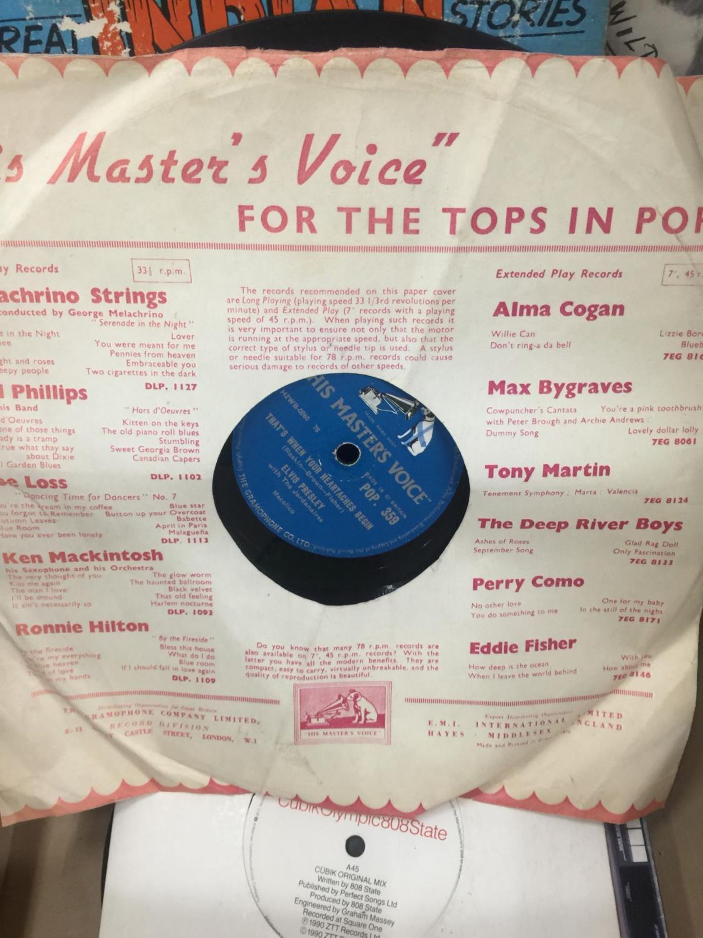 A QUANTITY OF VINTAGE SINGLE VINYL RECORDS TO INCLUDE ELVIS PRESLEY, THE EVERLY BROTHERS, DAVID - Image 2 of 6