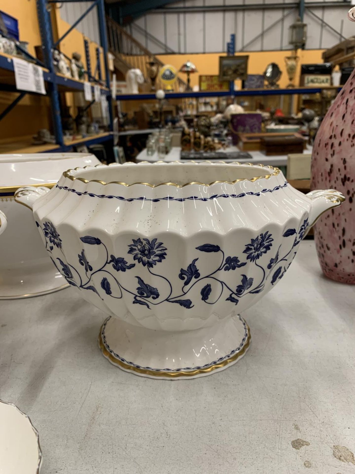 SIX PIECES OF SPODE TO INCLUDE THREE SERVING DISHES, A SOUP COUPE AND TWO SUGAR BOWLS - Bild 3 aus 3