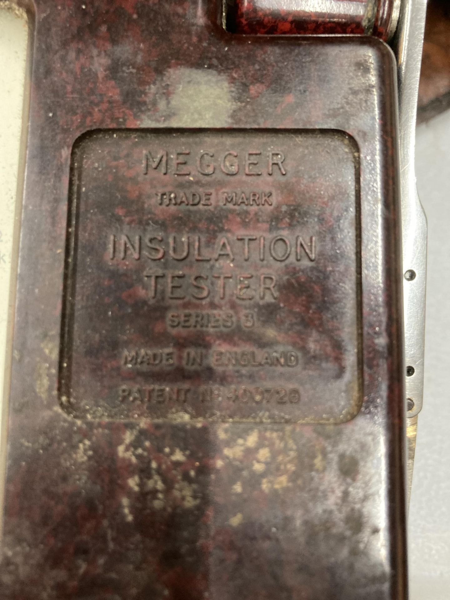 A VINTAGE BAKELITE CASED MEGGER INSULATION TESTER - Image 2 of 4