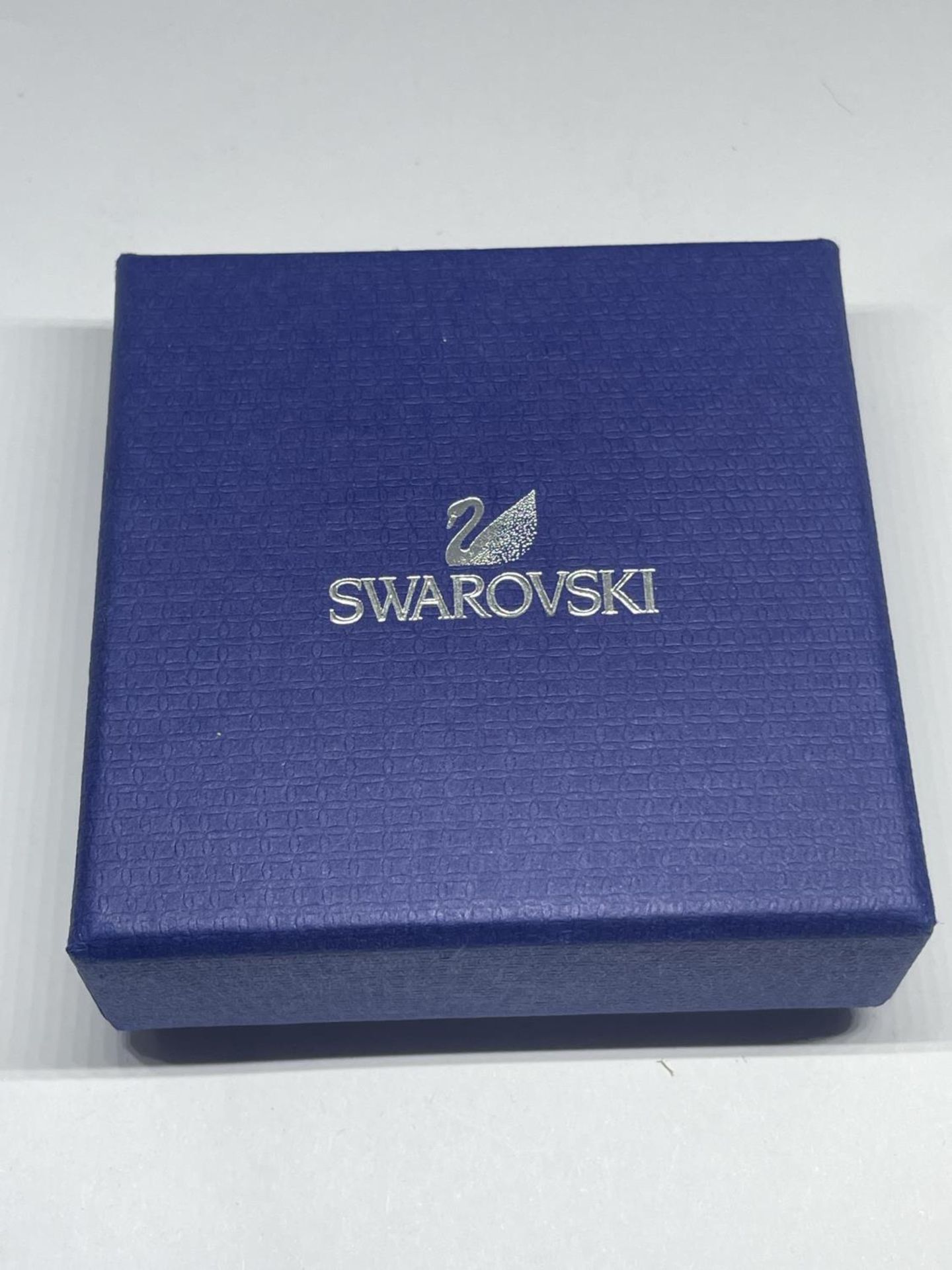 A SWAROVSKI CRYSTAL NECKLACE WITH PRESENTATION BOX AND SLEEVE - Image 3 of 3