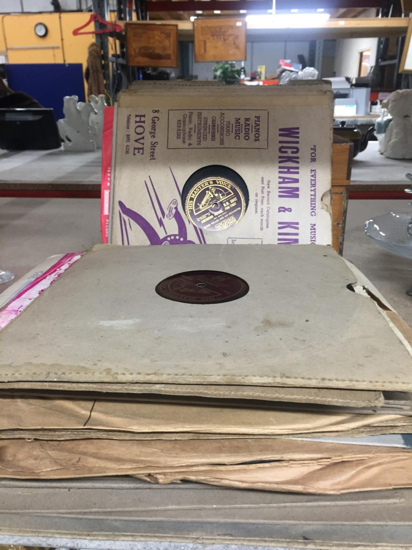 A LARGE COLLECTION OF 78RPM RECORDS