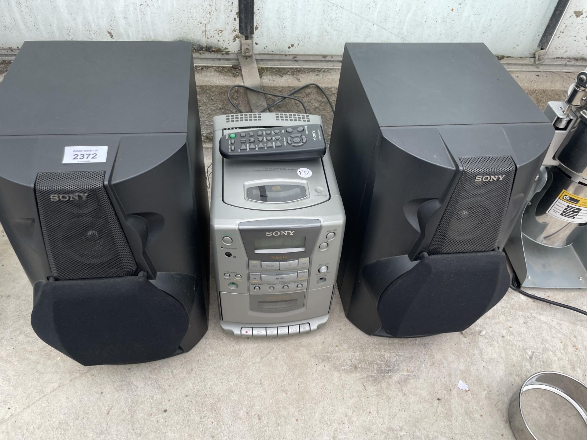 A SONY STEREO SYSTEM AND A PAIR OF SPEAKERS